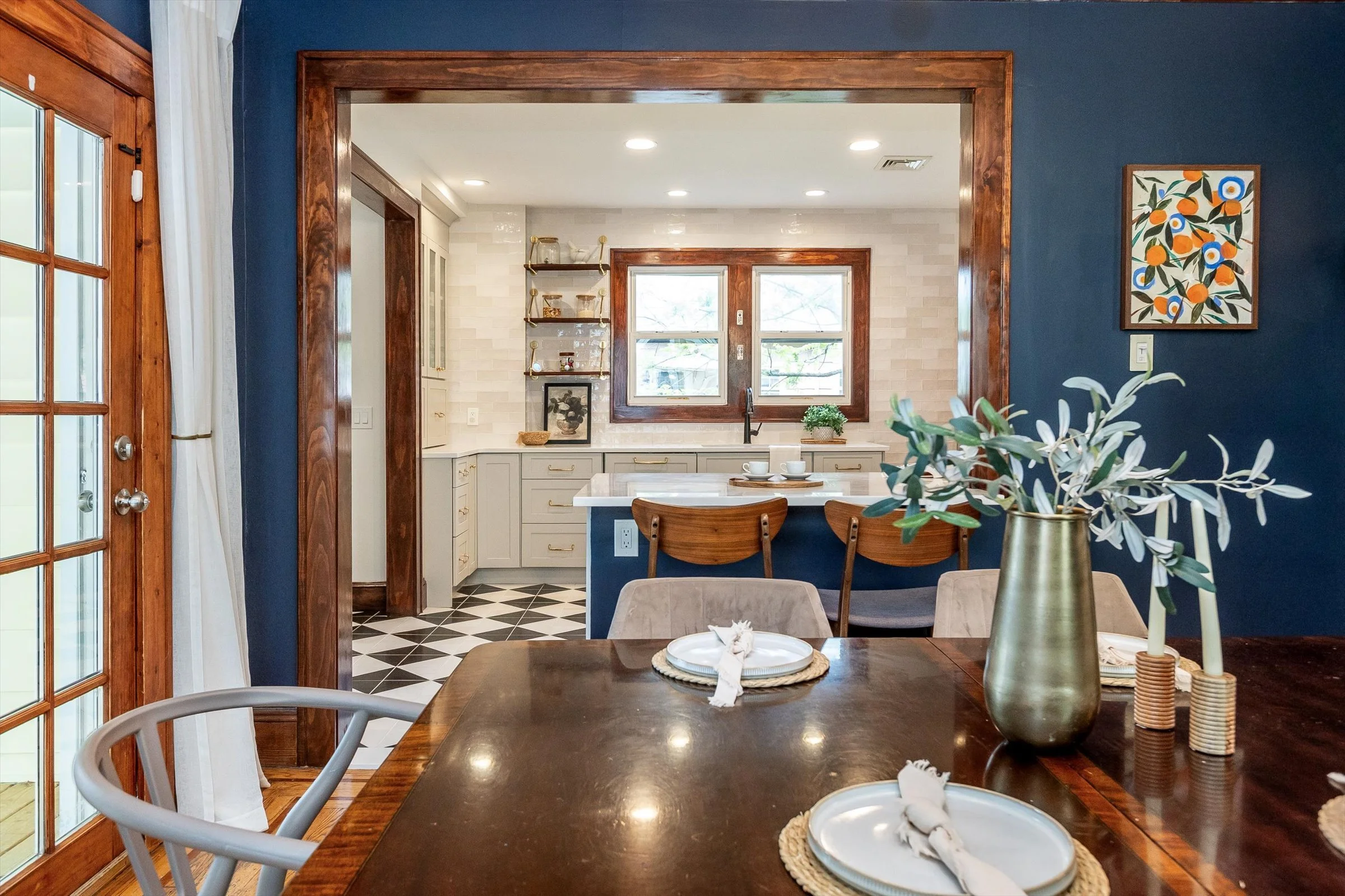 24-Dining Room.jpg