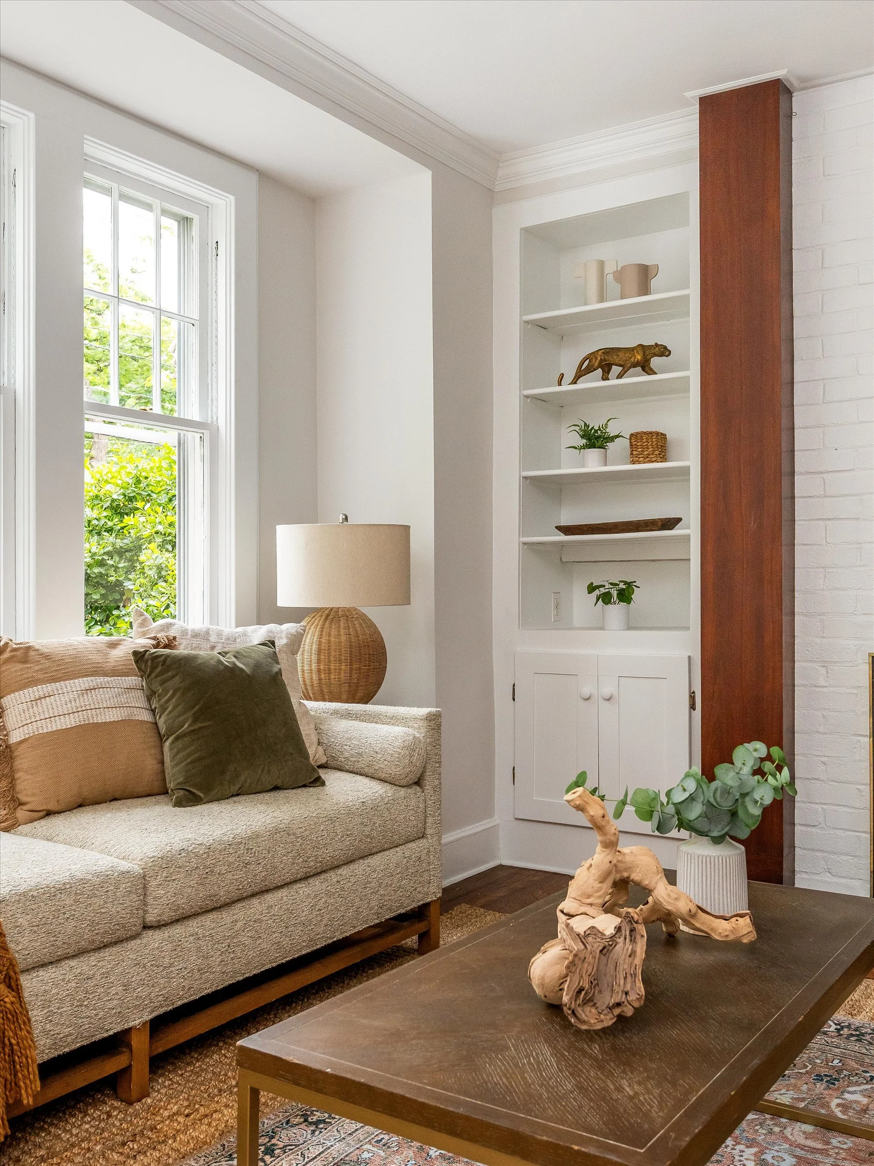 13-Living Room.jpg