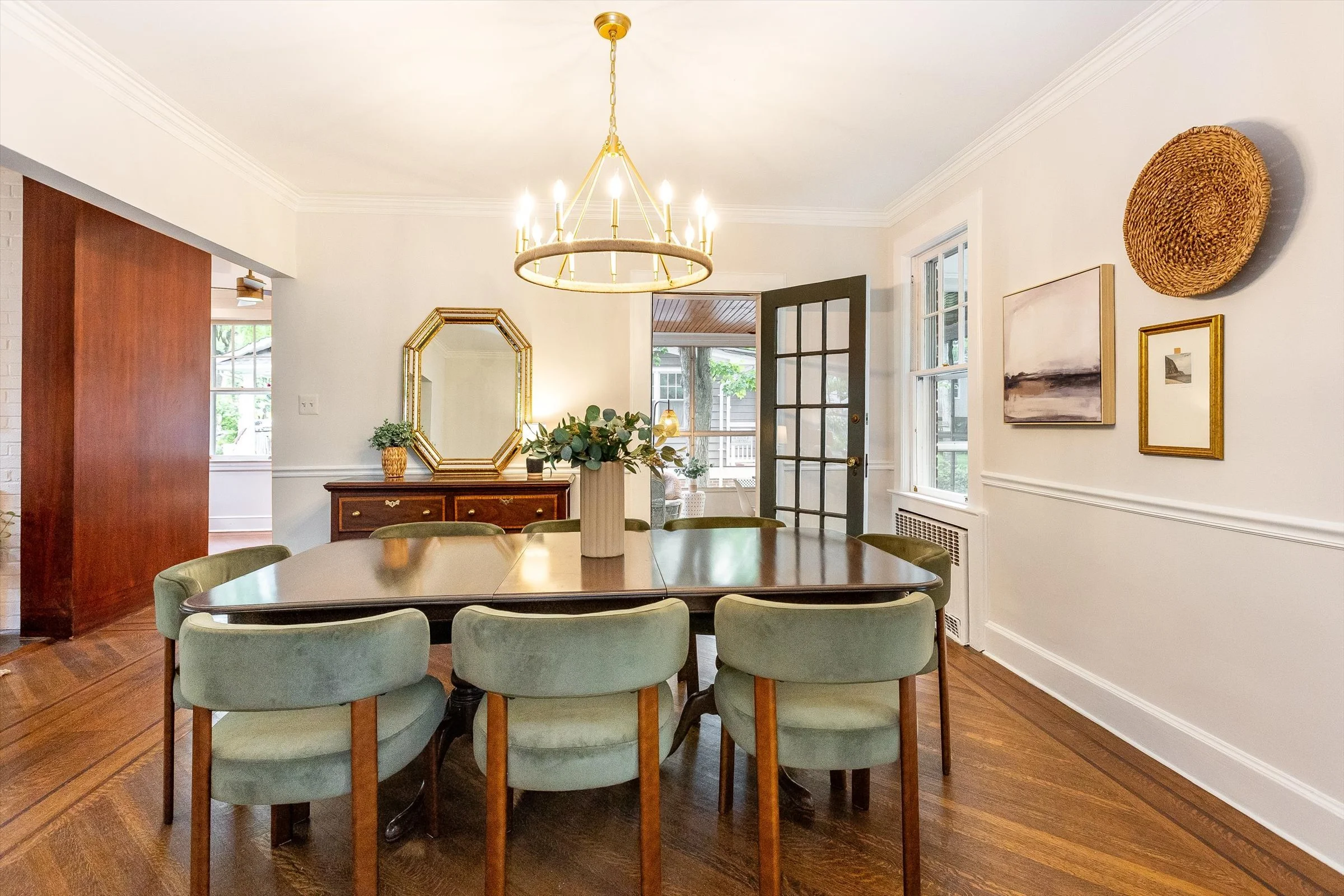 25-Dining Room.jpg