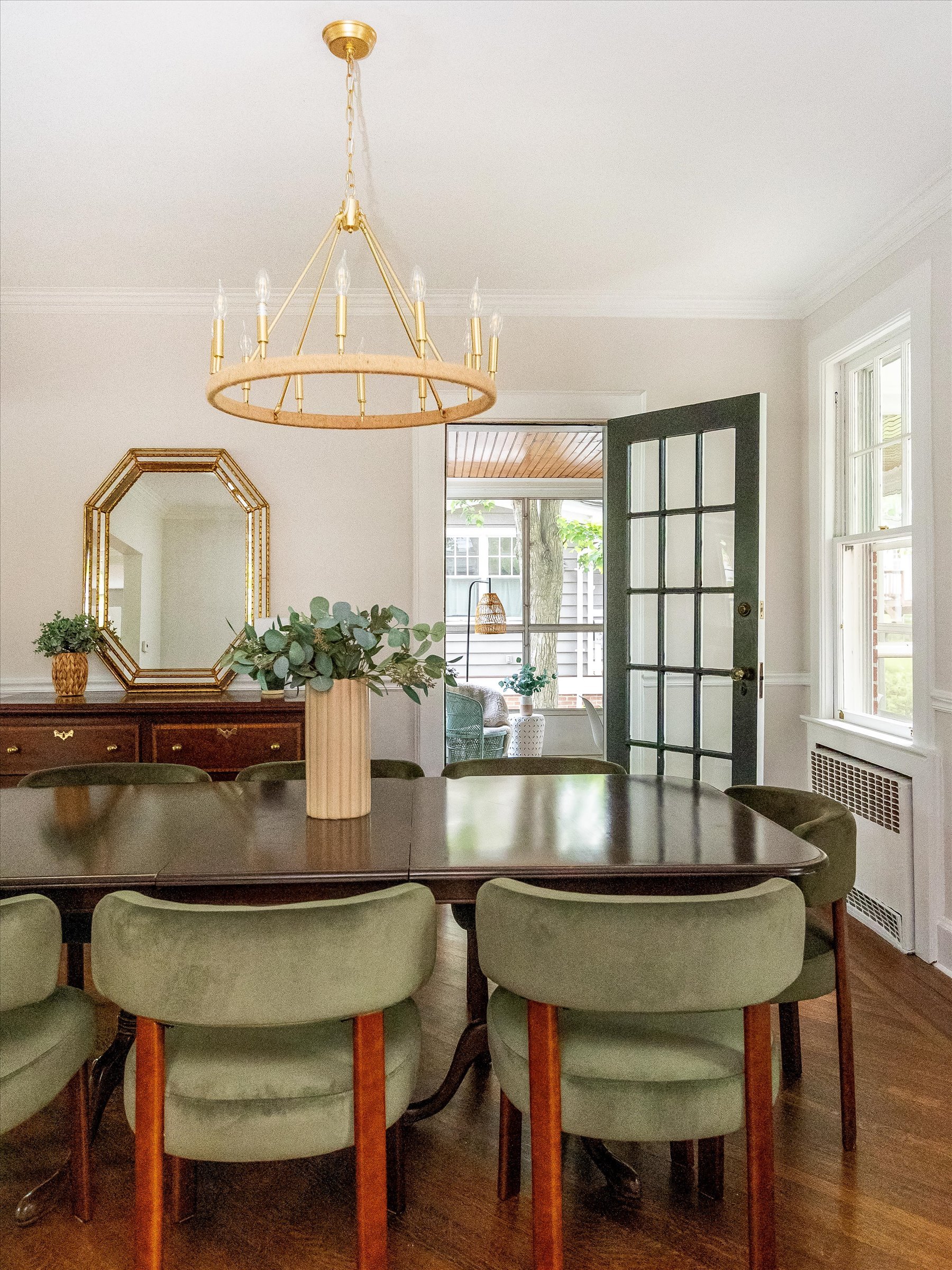 24-Dining Room.jpg