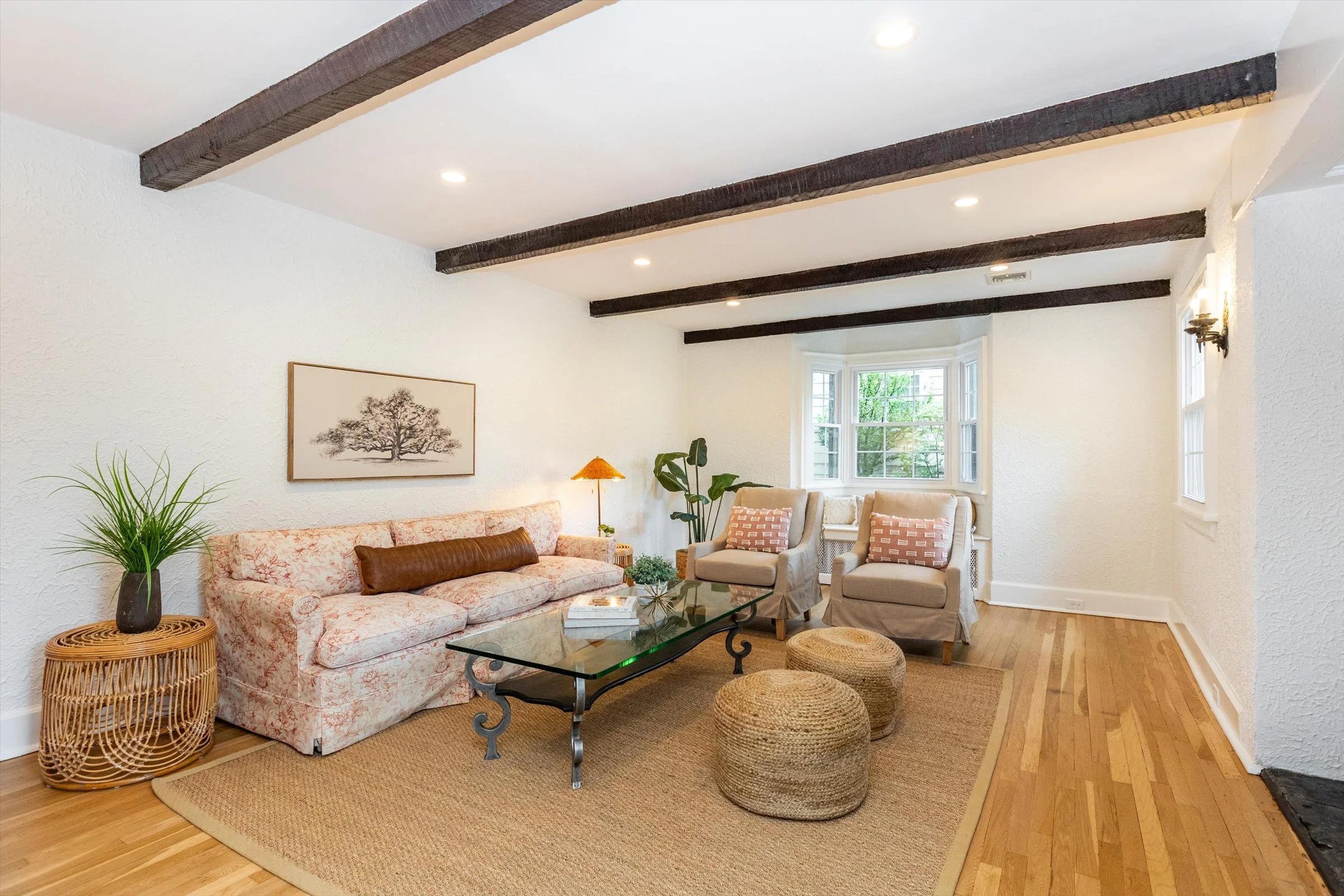 12-Living Room.jpg