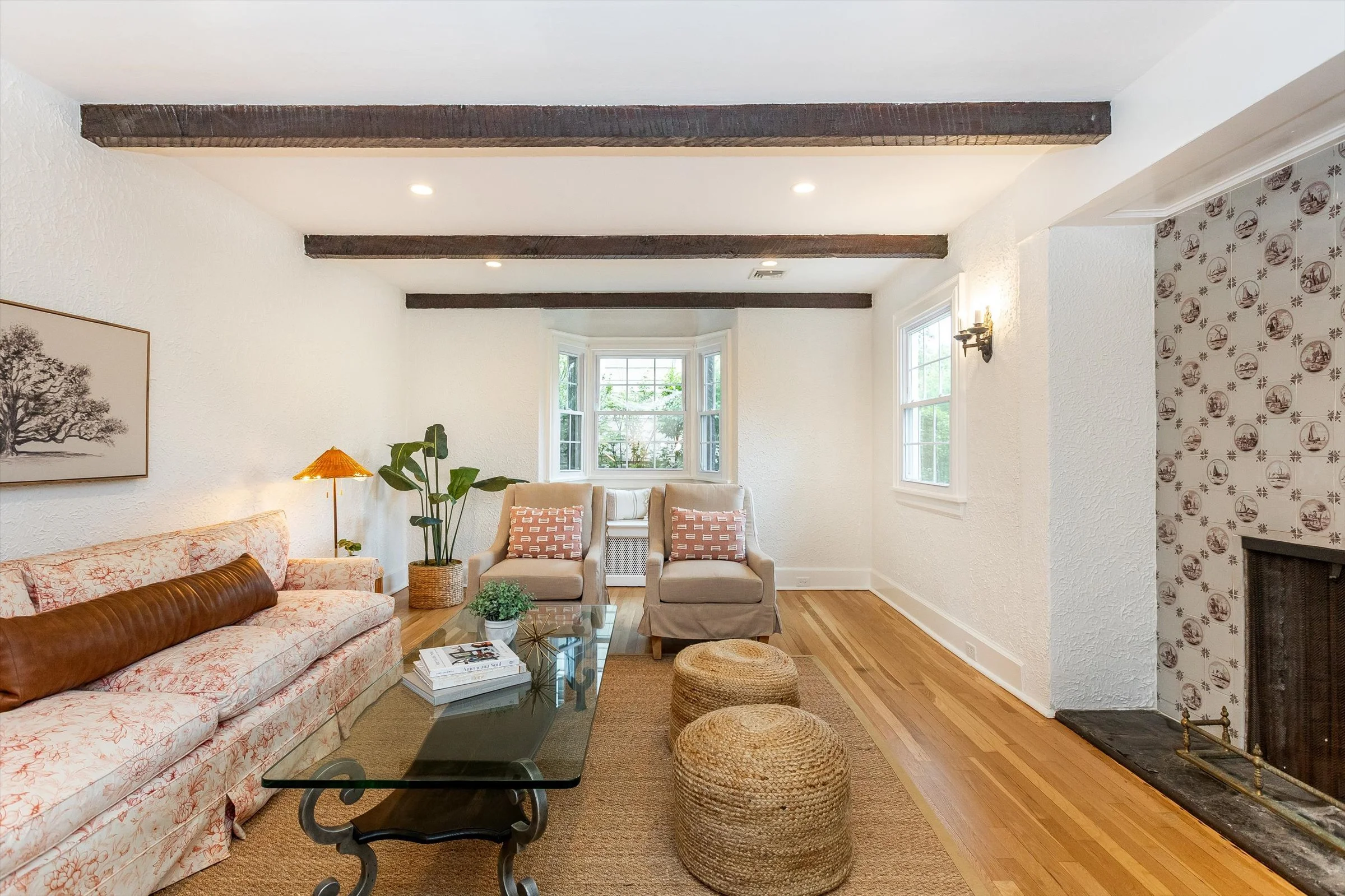 13-Living Room.jpg