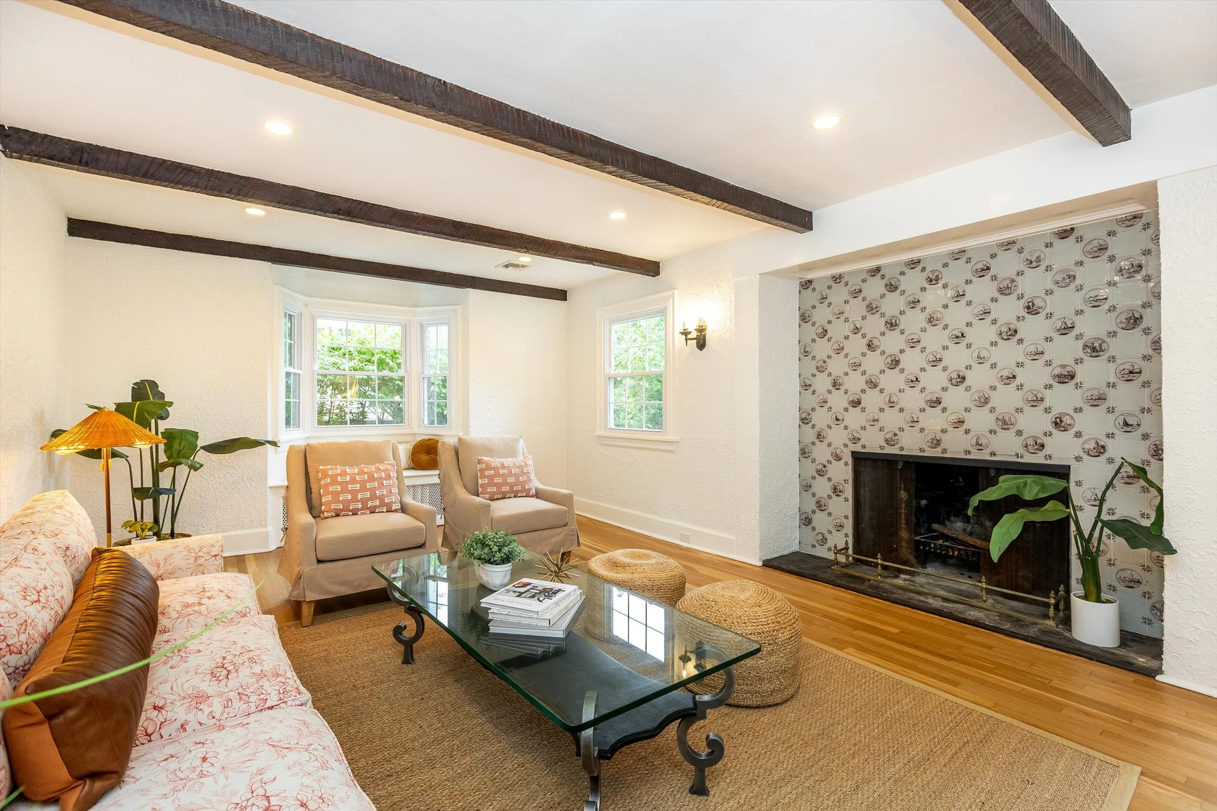15-Living Room.jpg