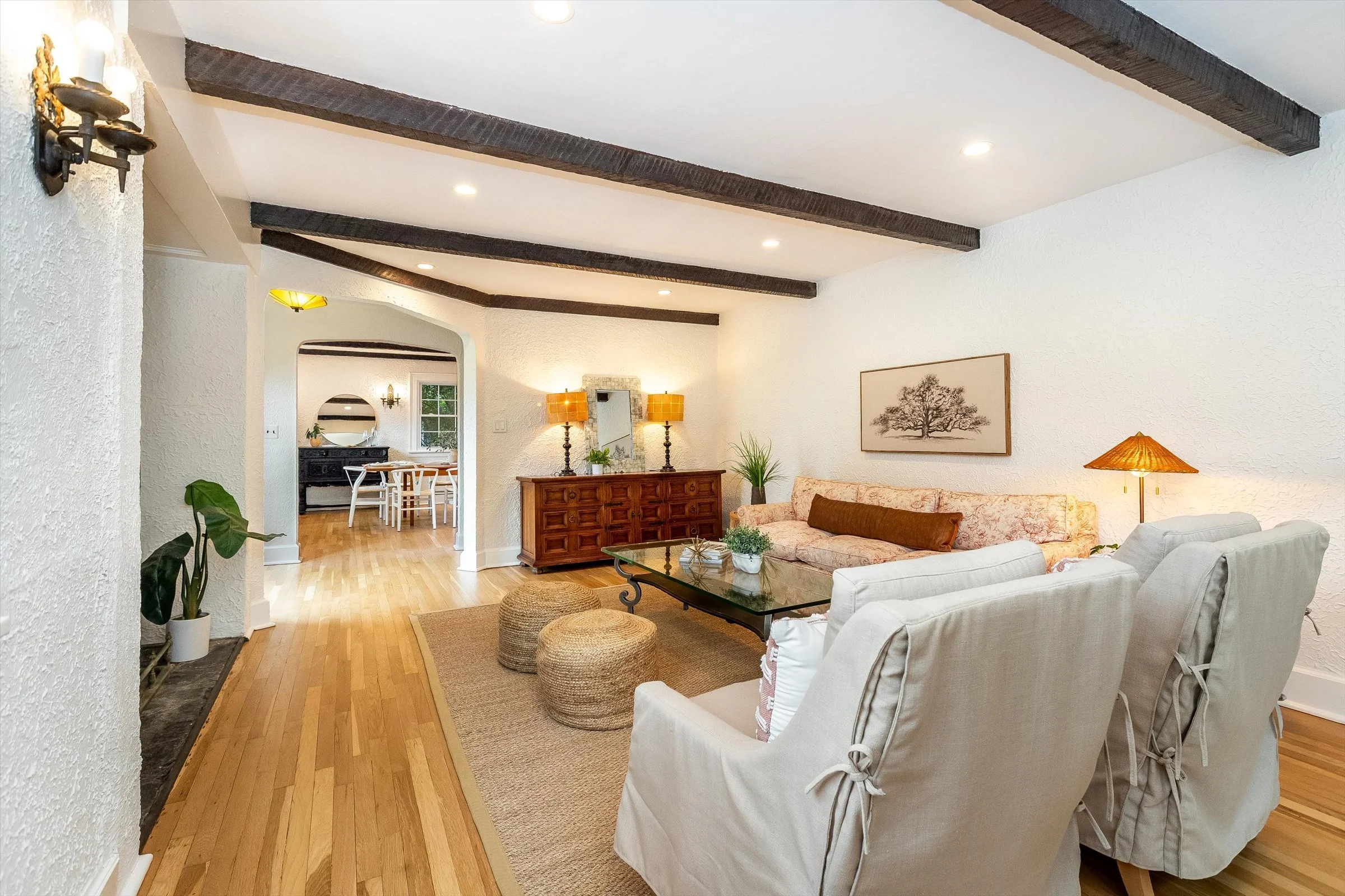 16-Living Room.jpg