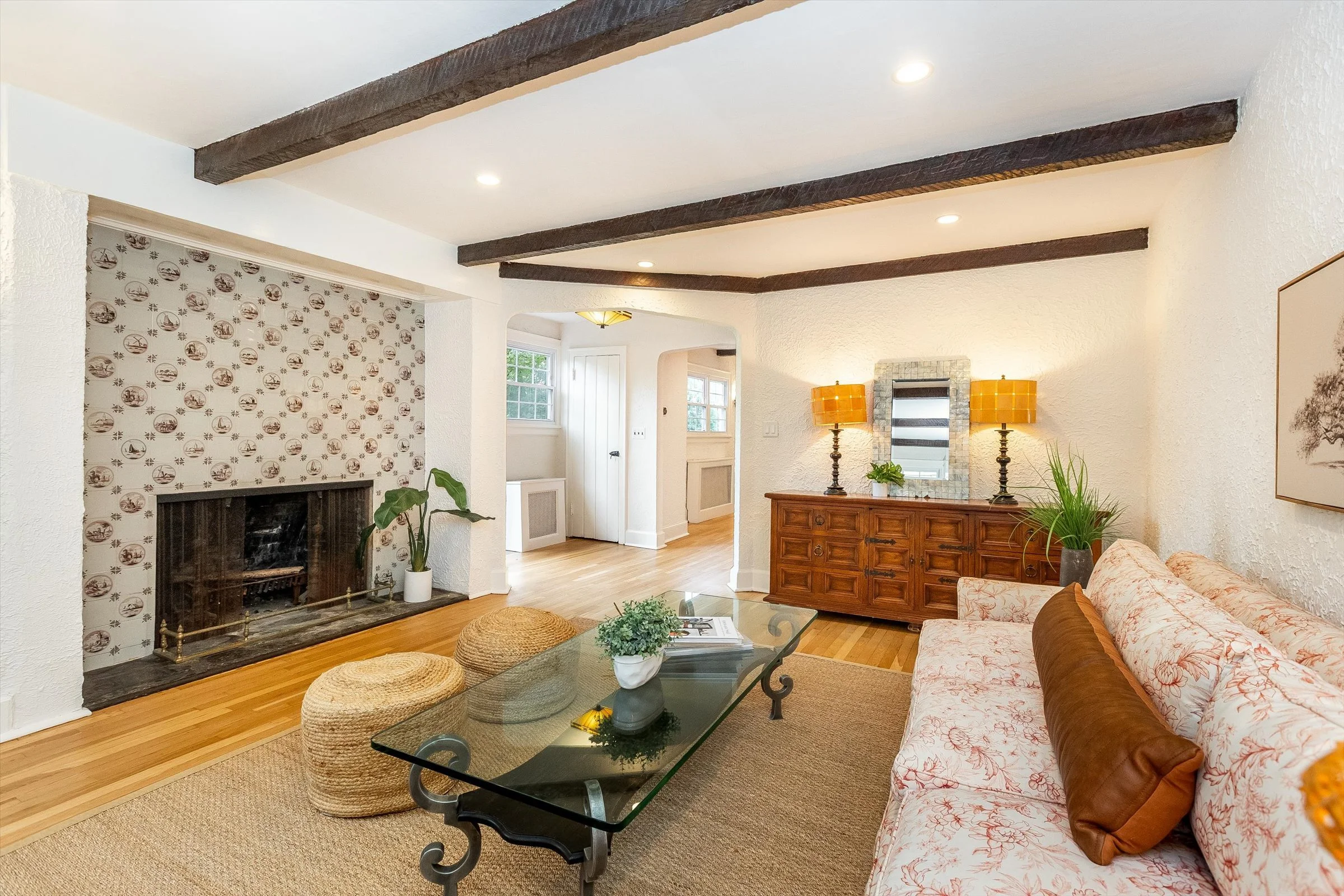 18-Living Room.jpg