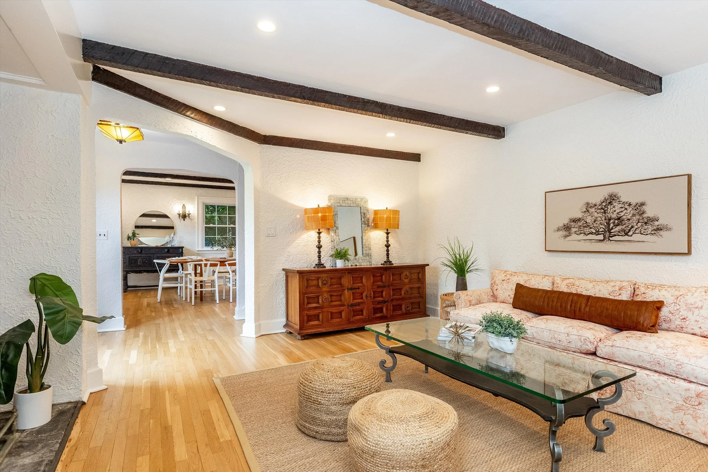 19-Living Room.jpg