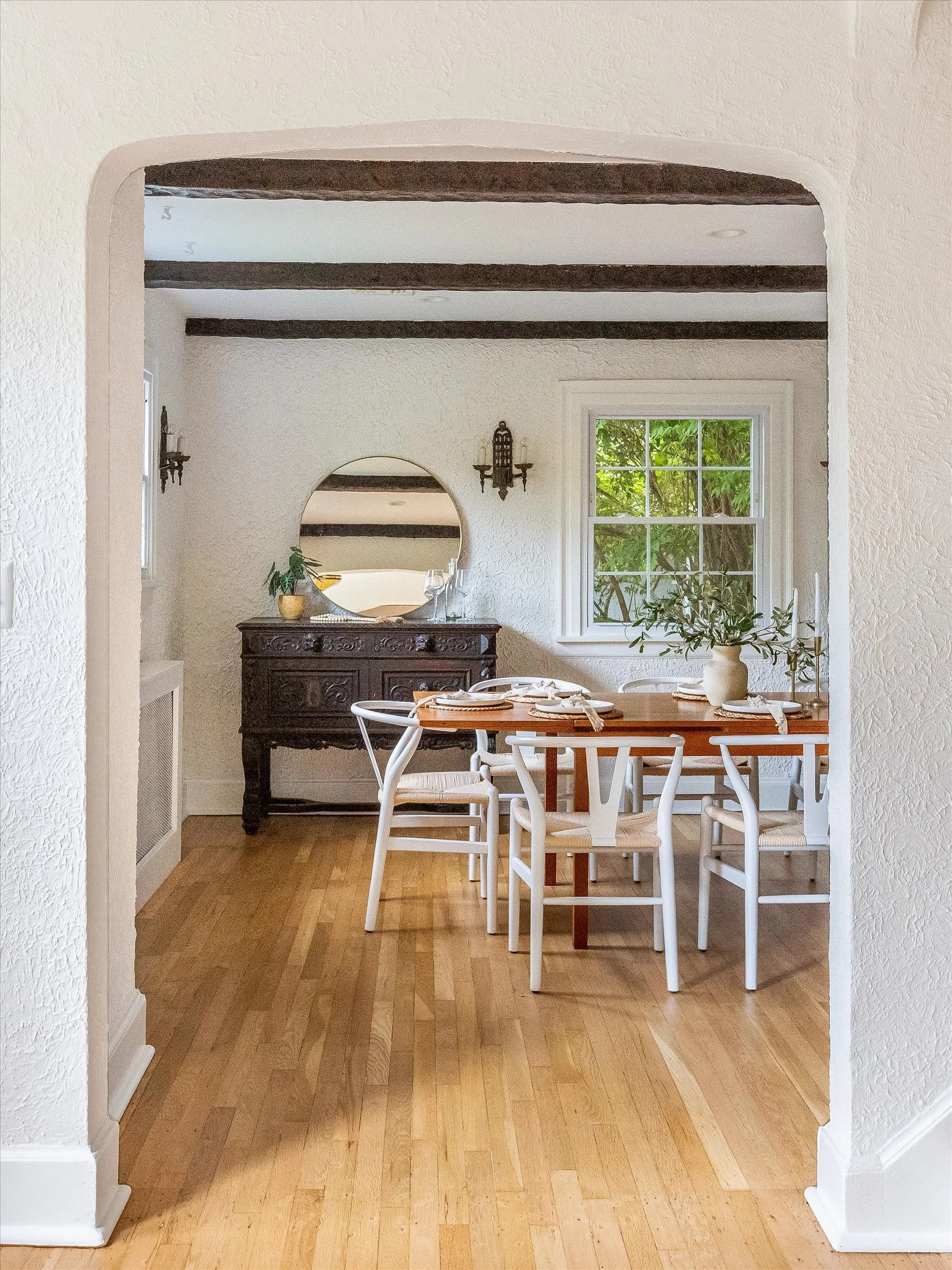 23-Dining Room.jpg