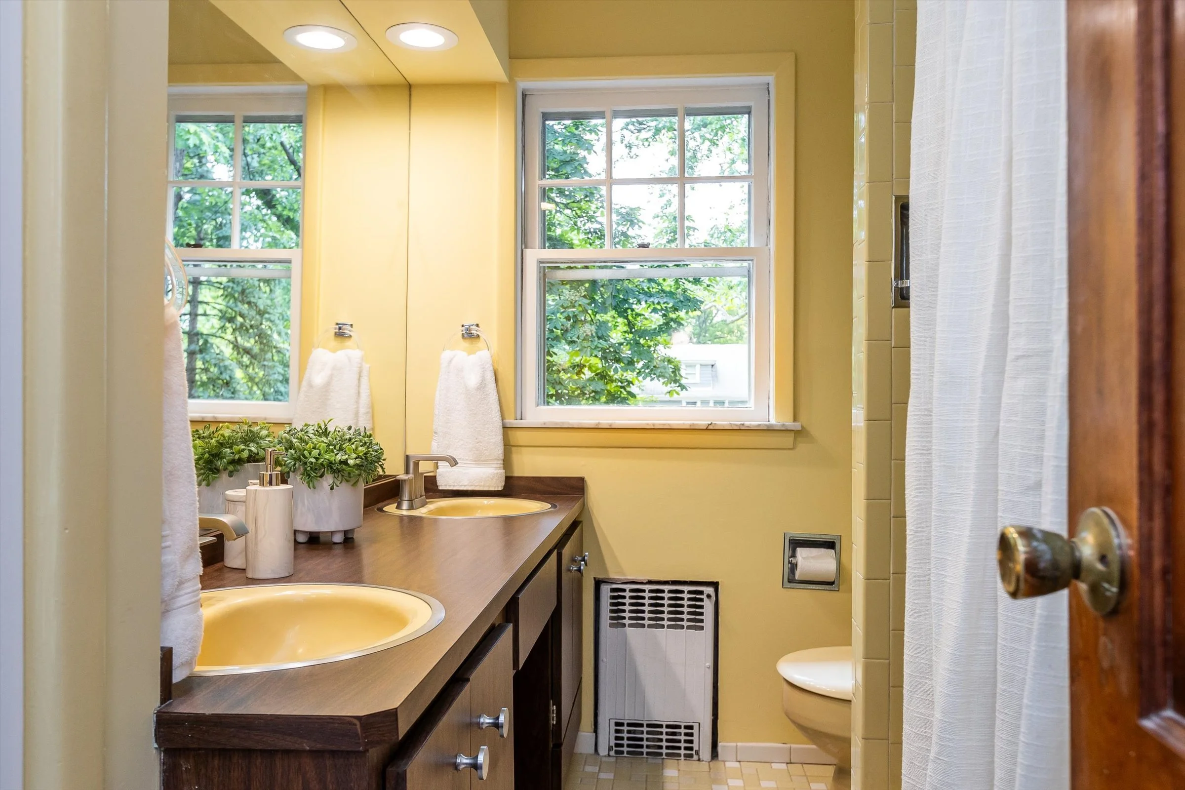 51-Bathroom.jpg