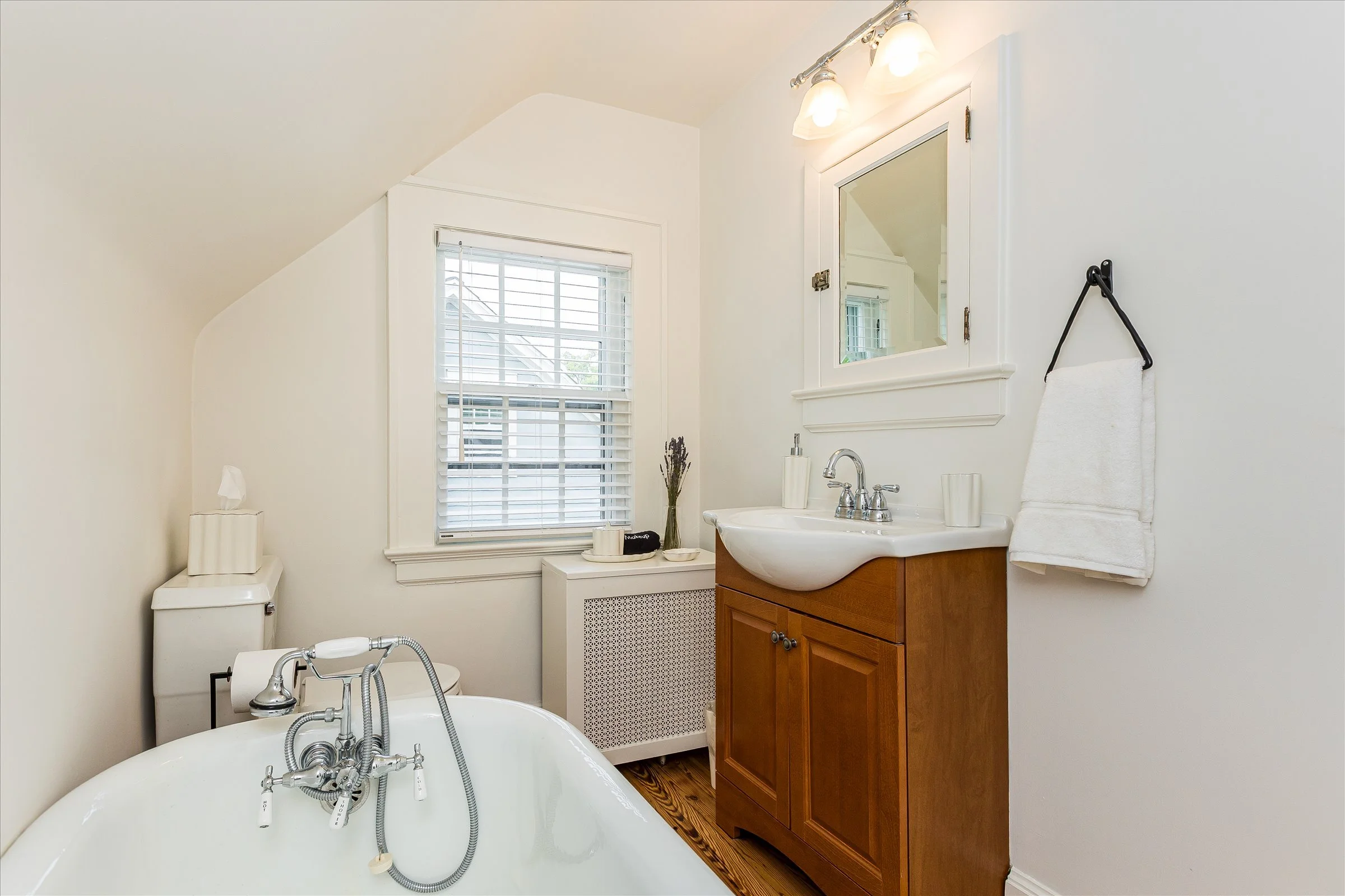 48-Bathroom.jpg