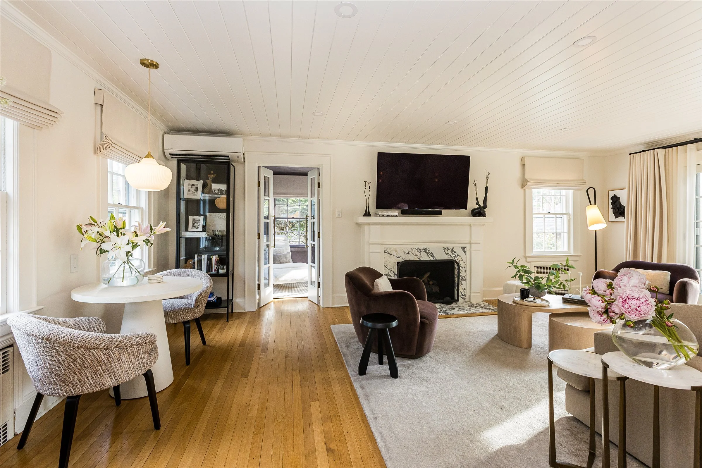 06-Living Room.jpg