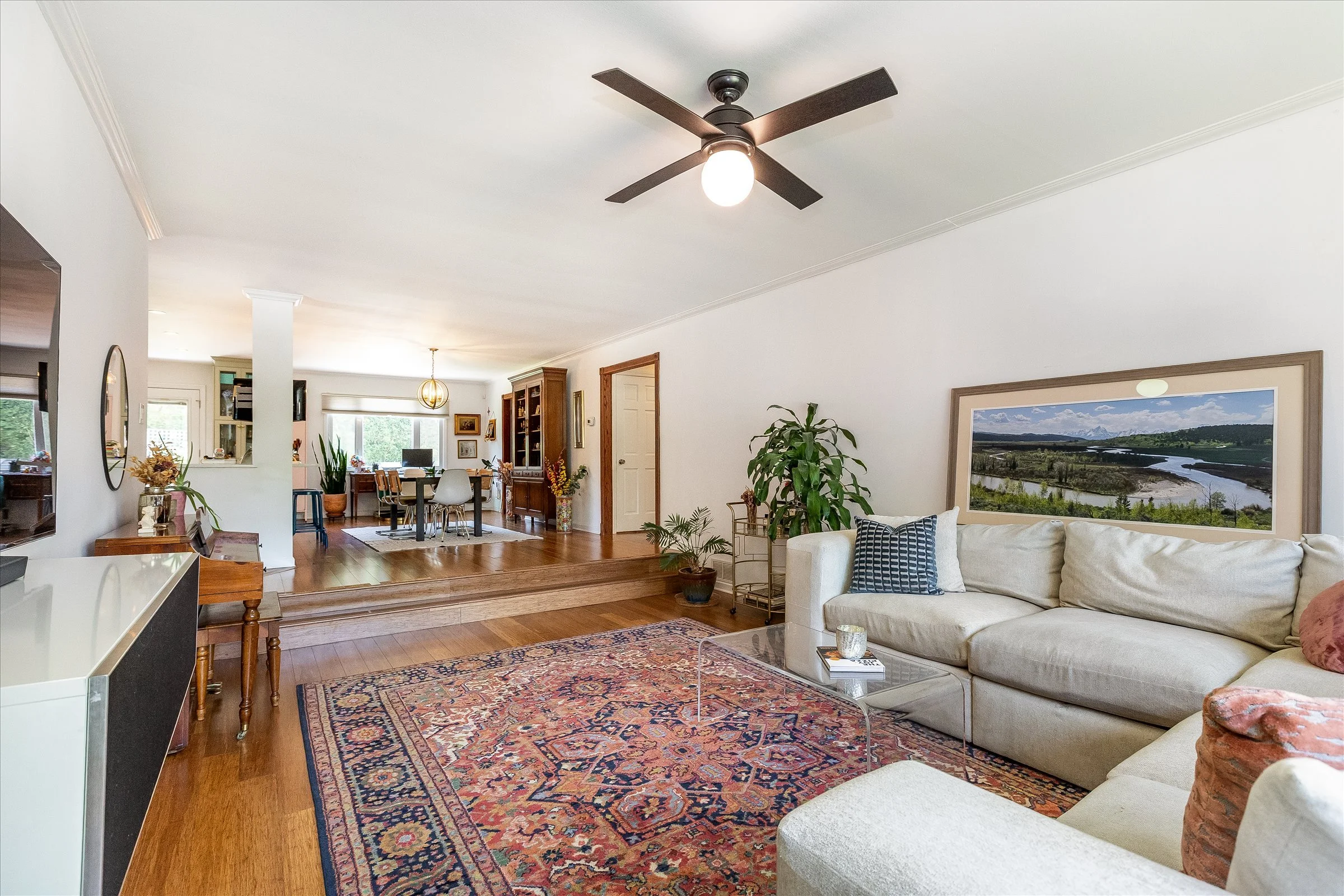 06-Living Room.jpg