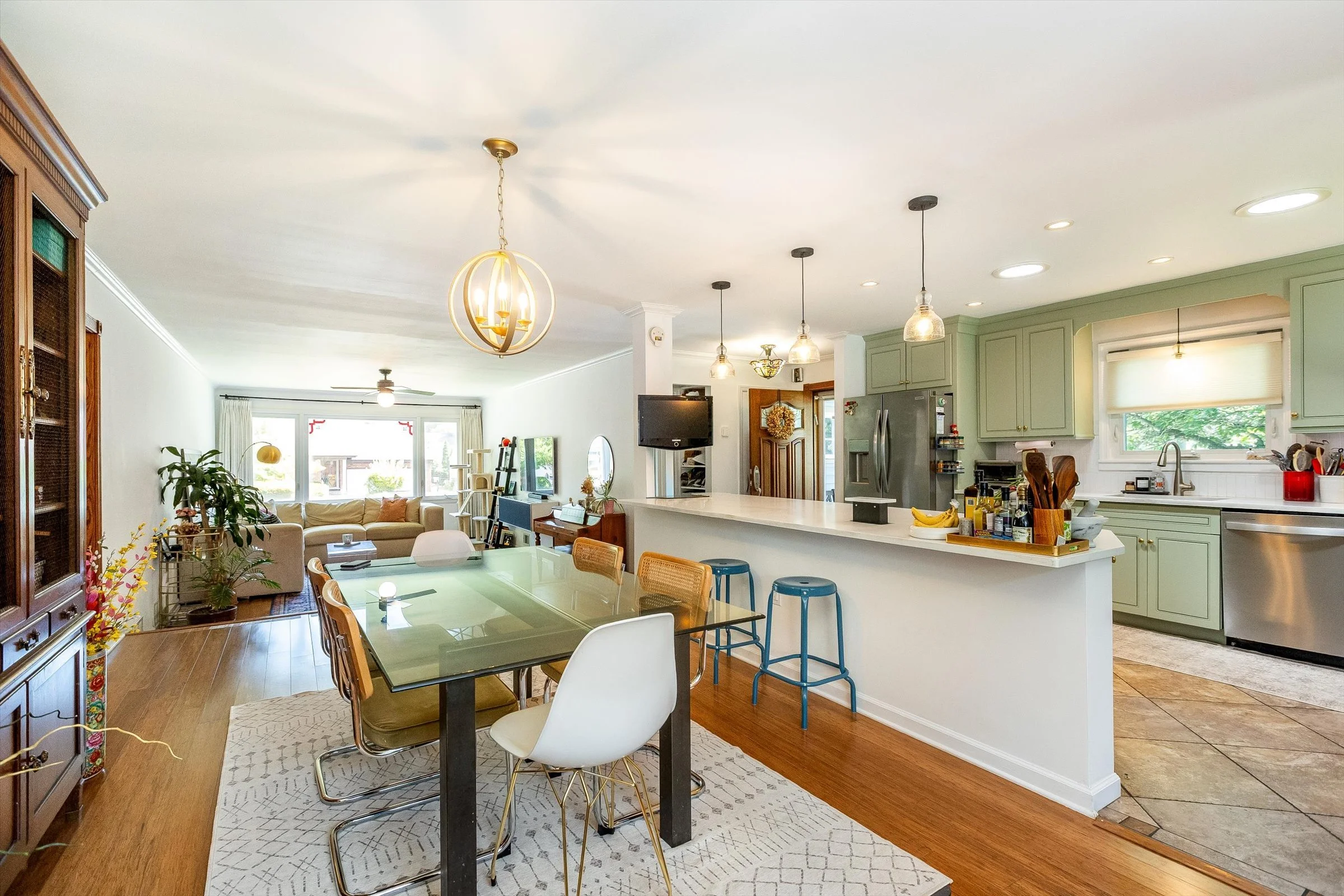 13-Dining and Kitchen.jpg