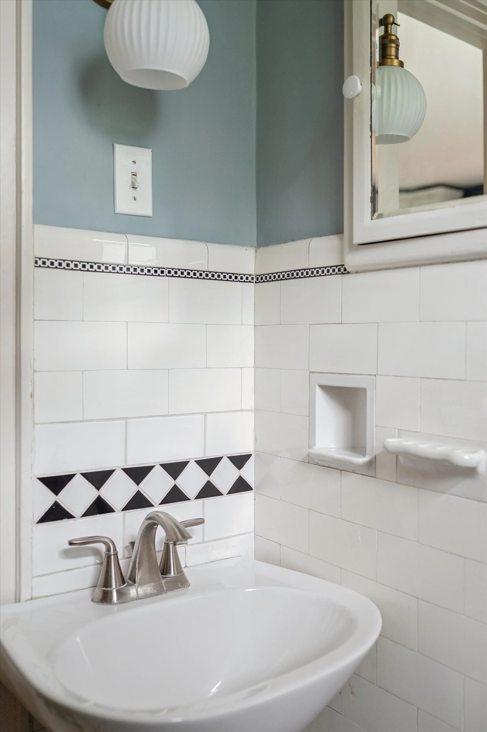 09-LS Half Bath.jpg