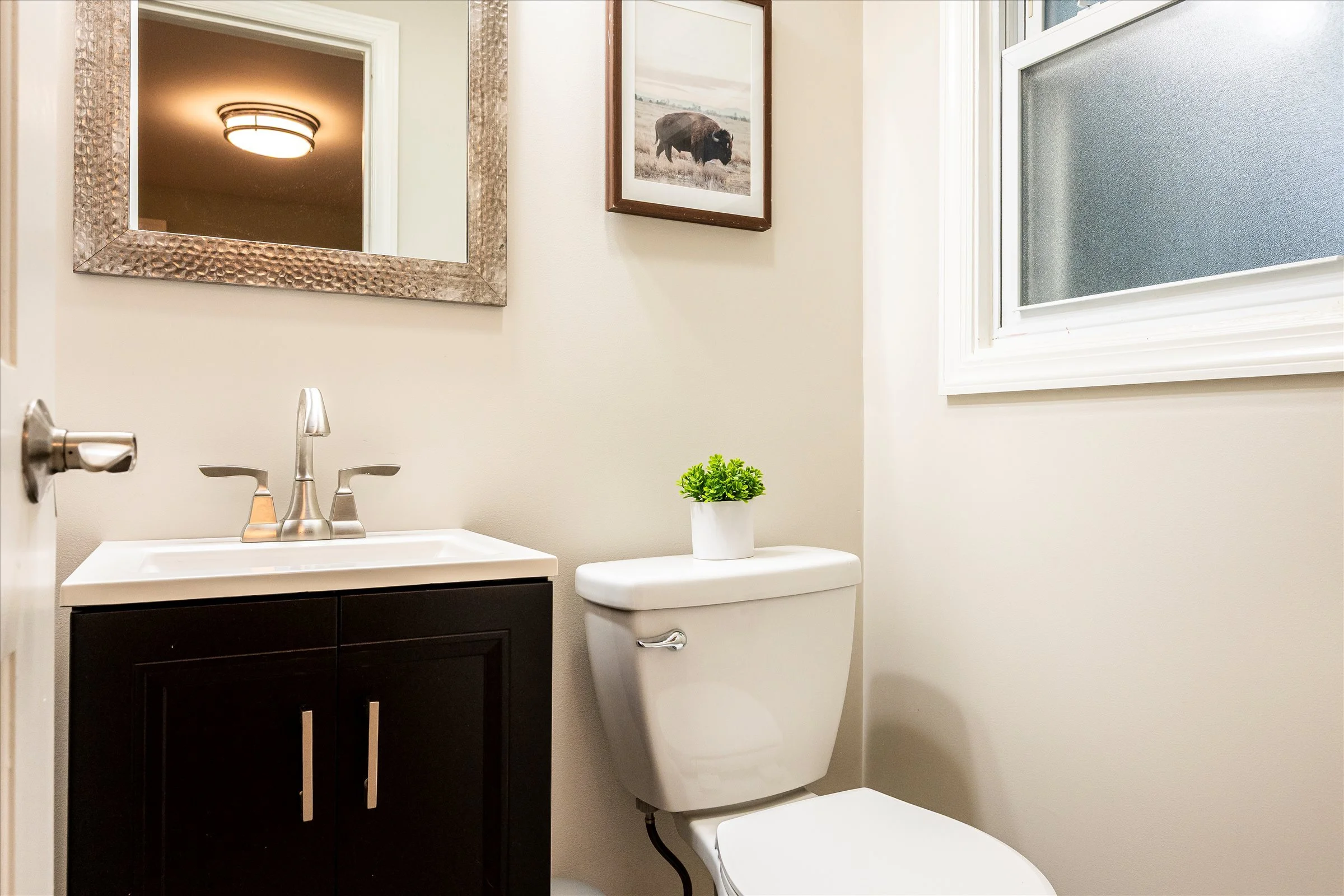 33-Half Bath.jpg