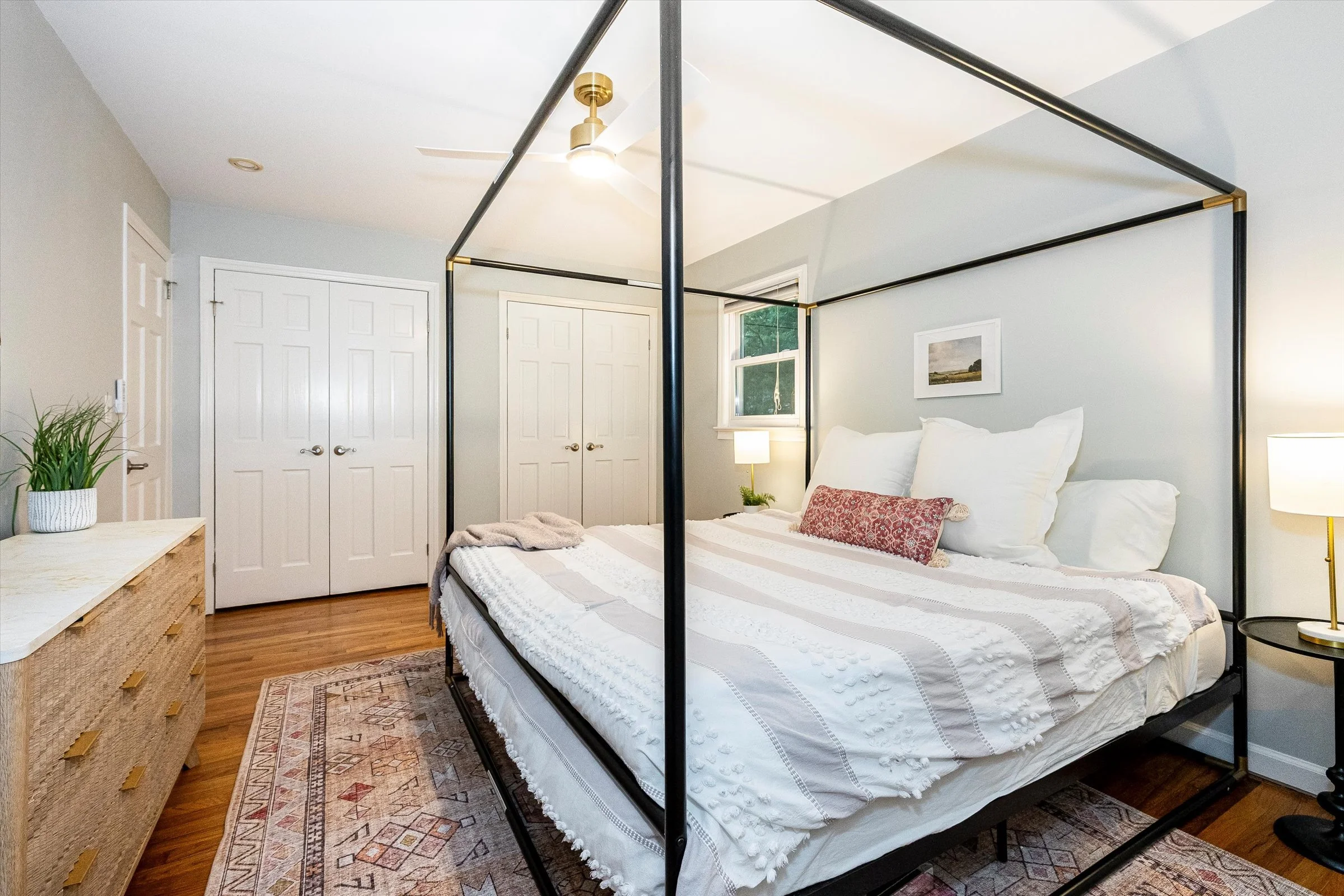 38-Bedroom 1c.jpg