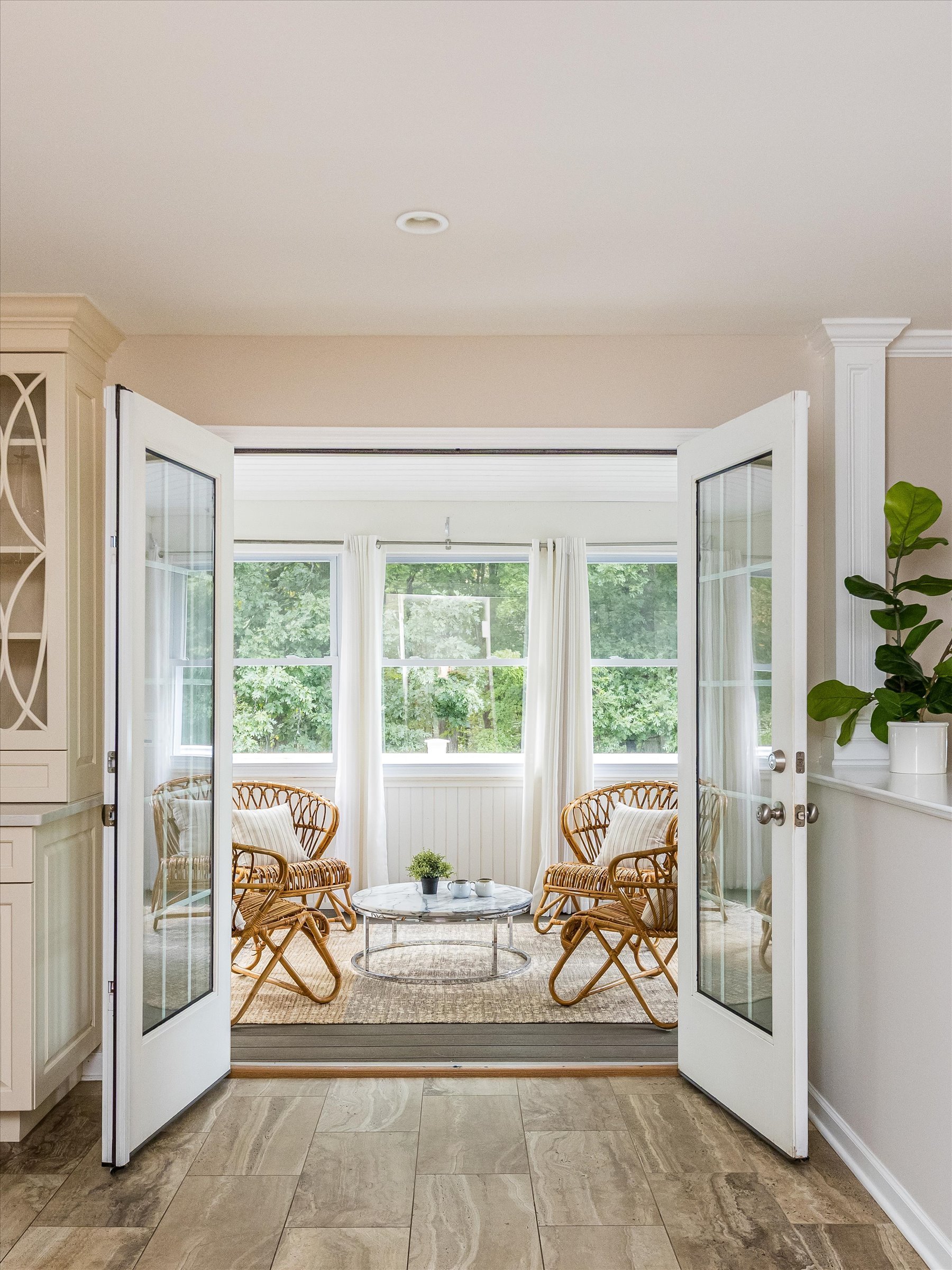 31-Sun Room.jpg