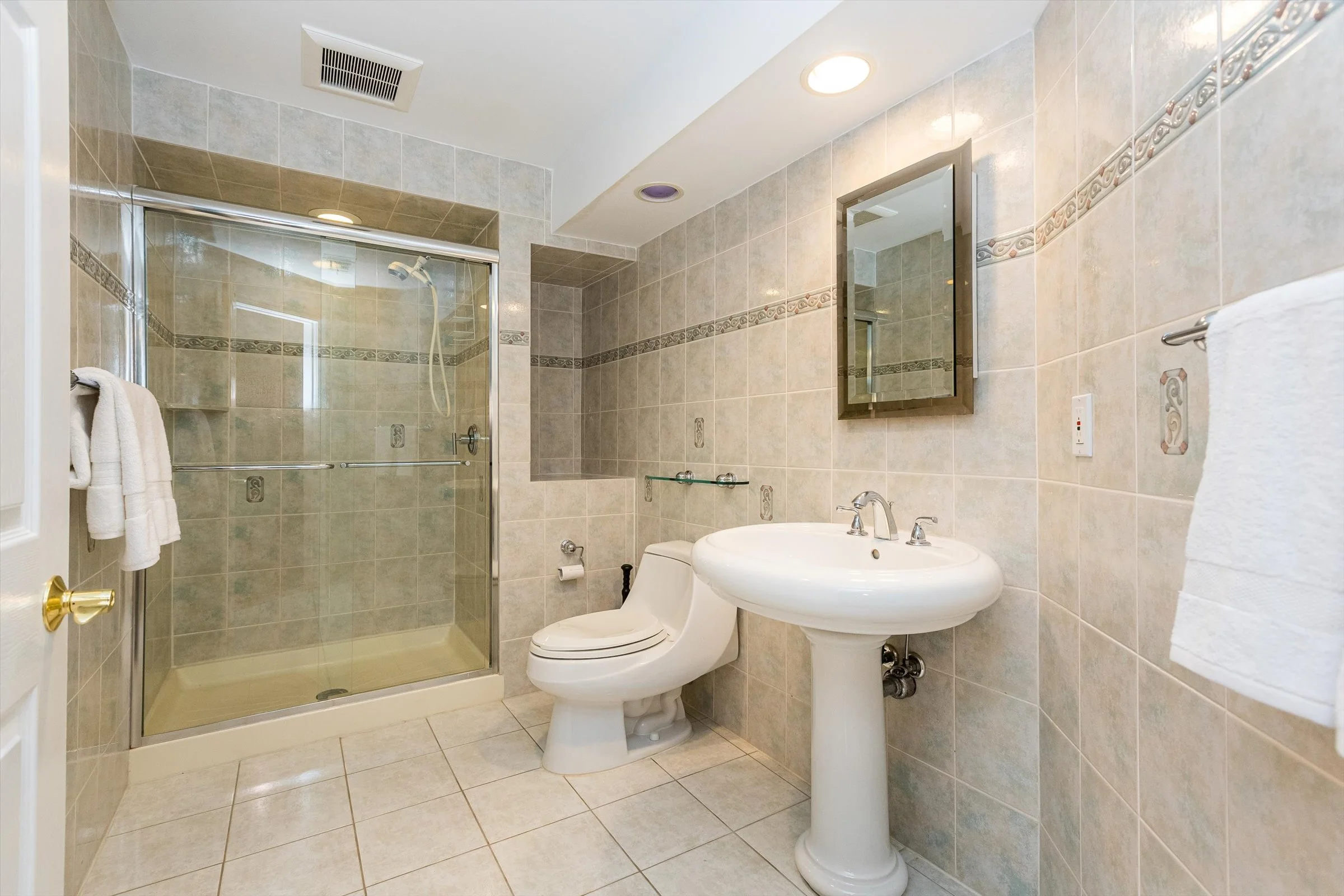 60-Bathroom.jpg