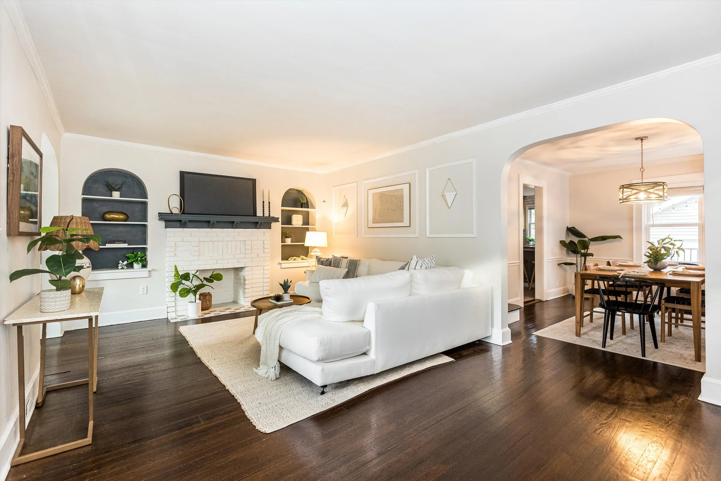 10-Living Room.jpg