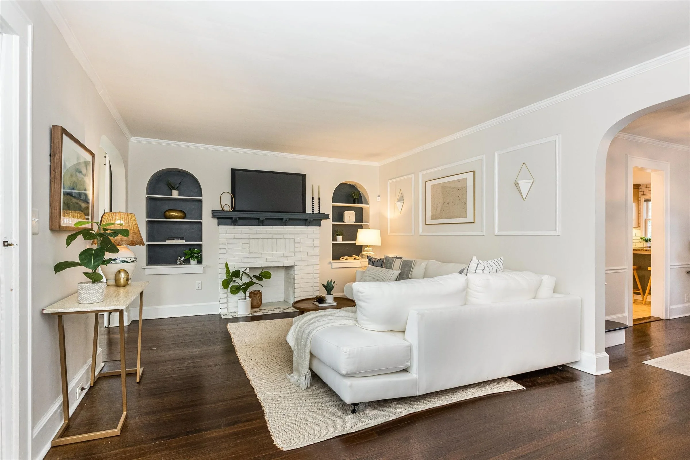11-Living Room.jpg