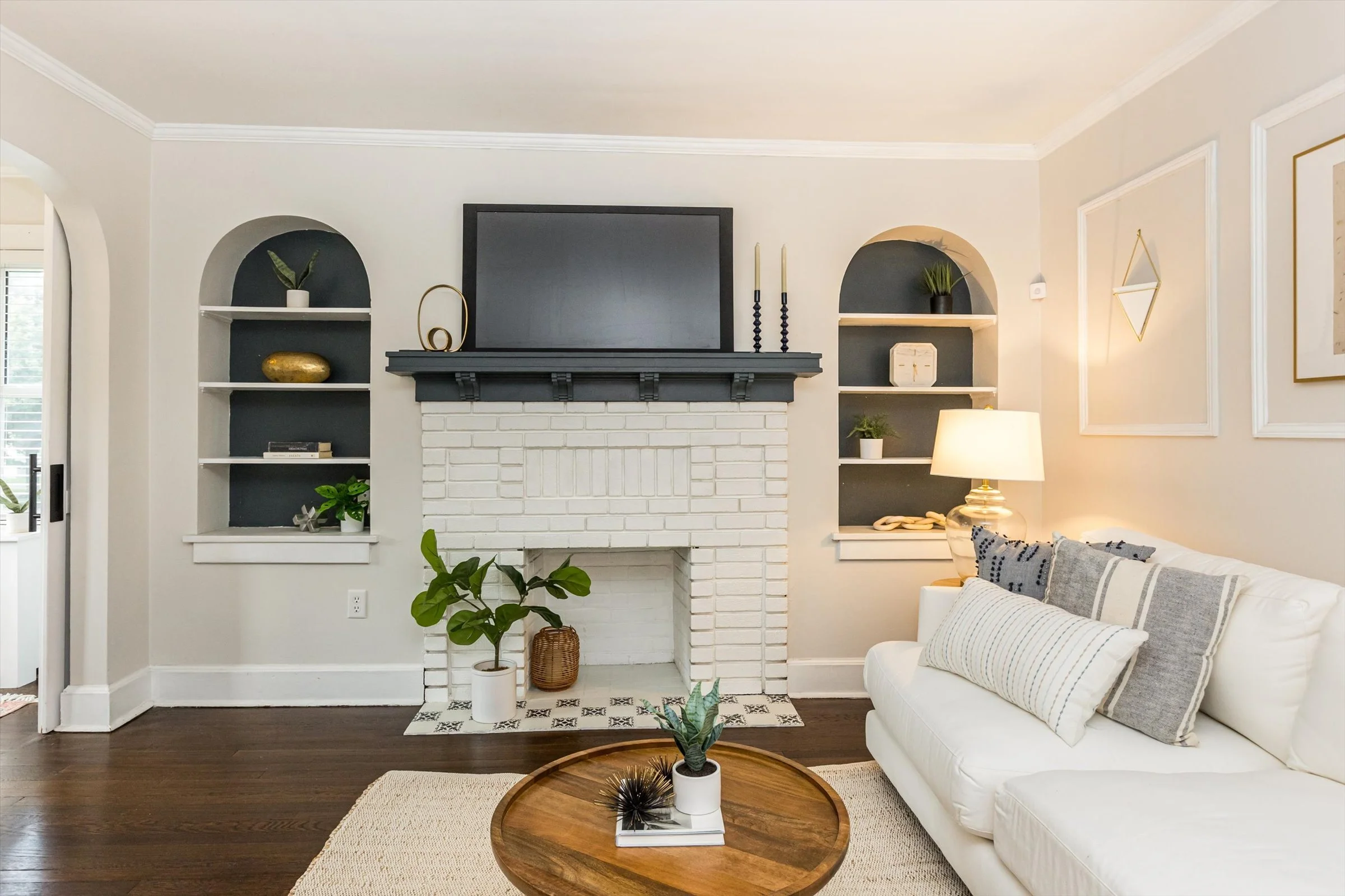 13-Living Room.jpg