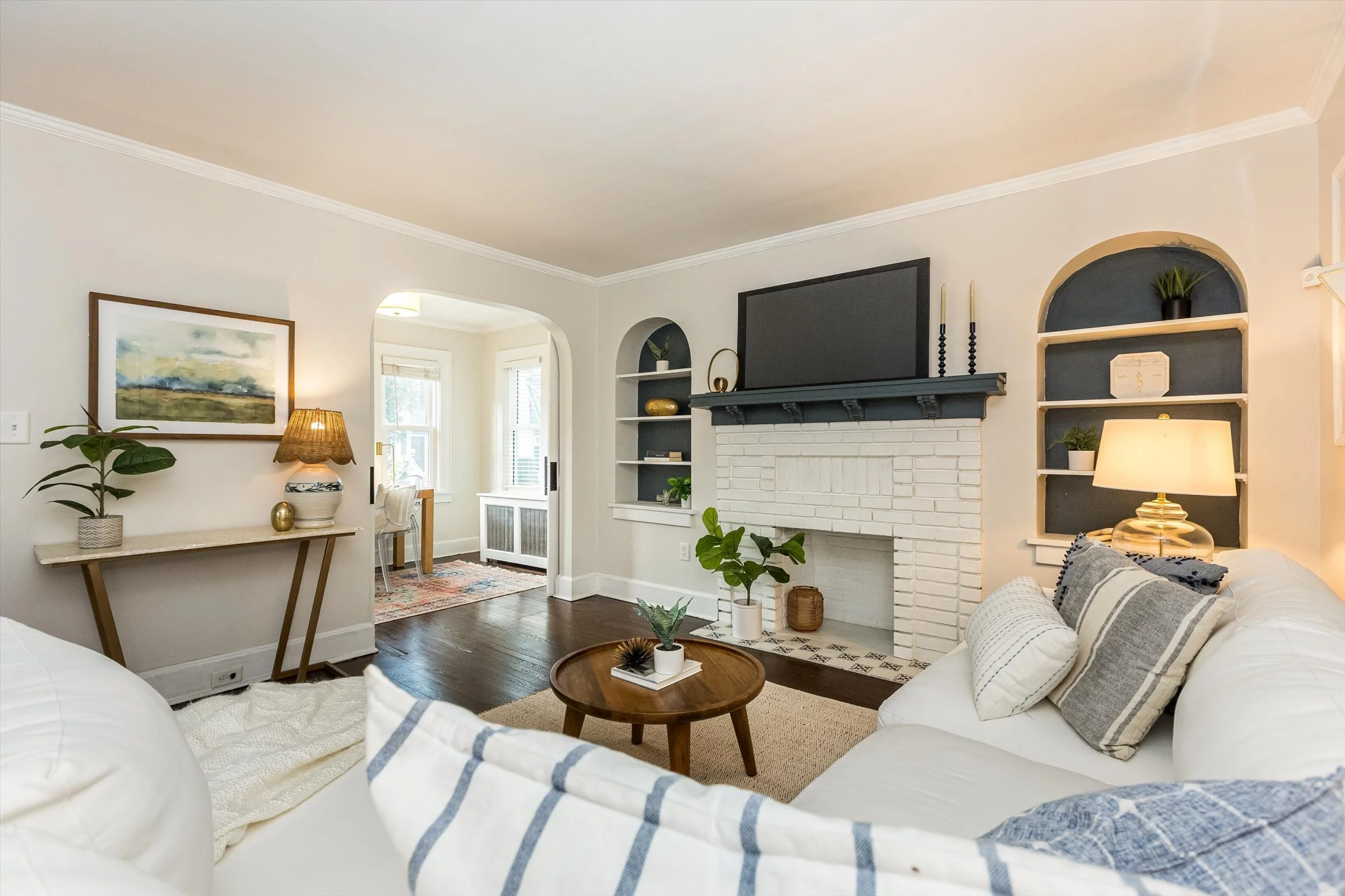 19-Living Room.jpg