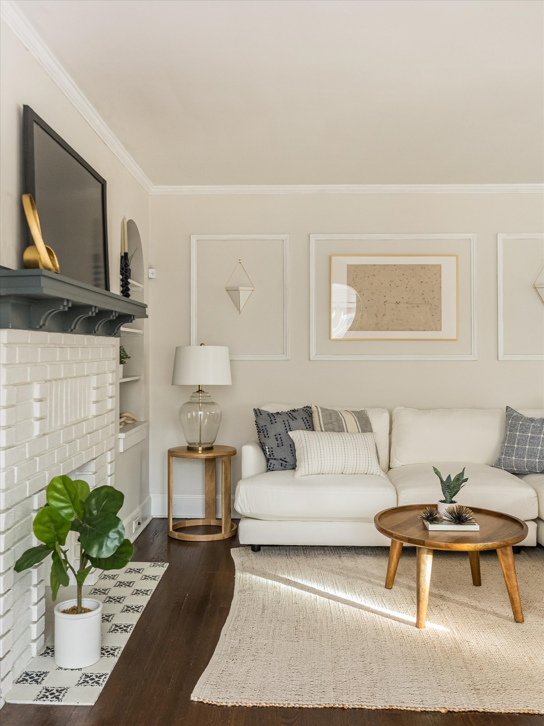 26-Living Room.jpg