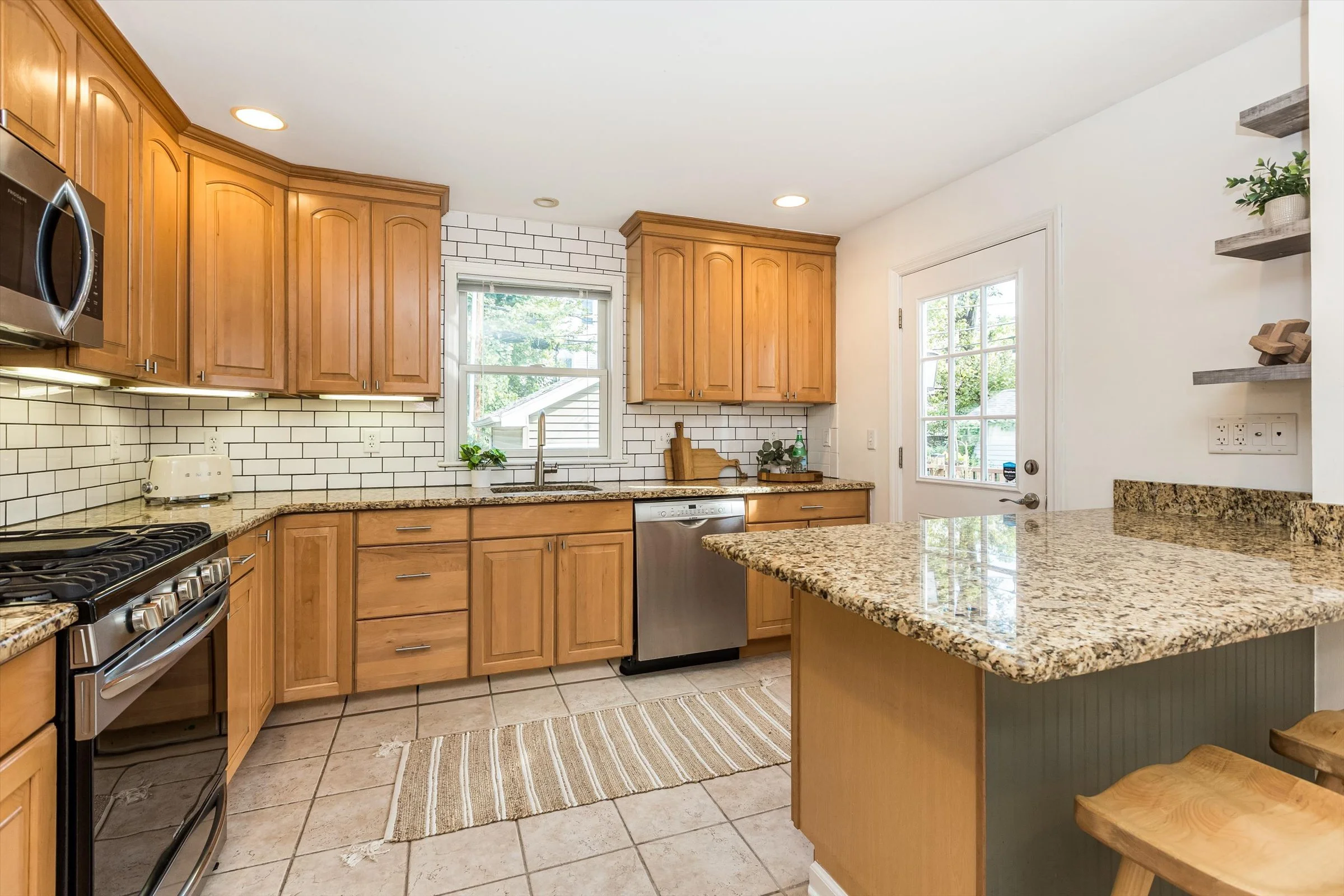 34-Kitchen.jpg