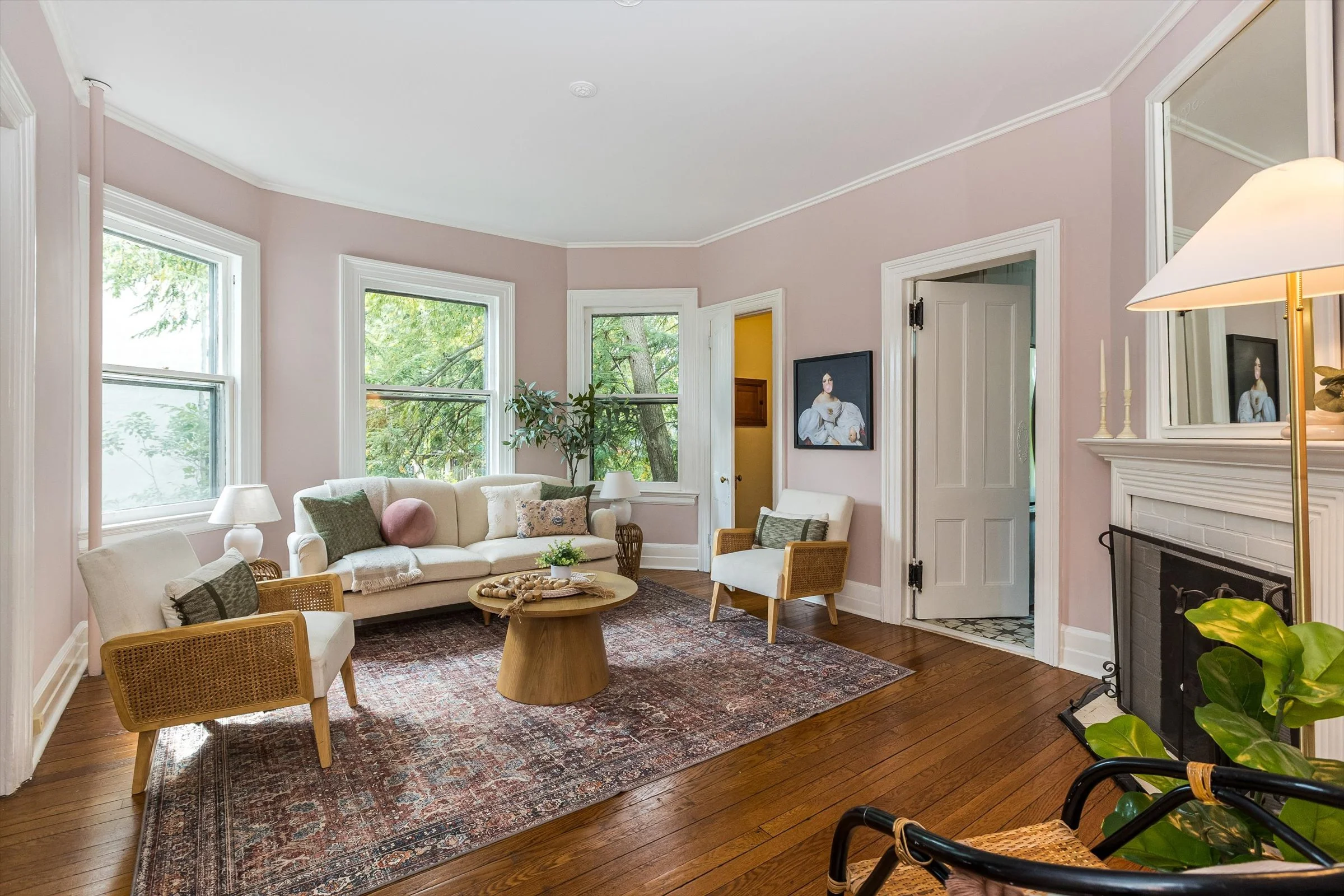 28-Living Room.jpg