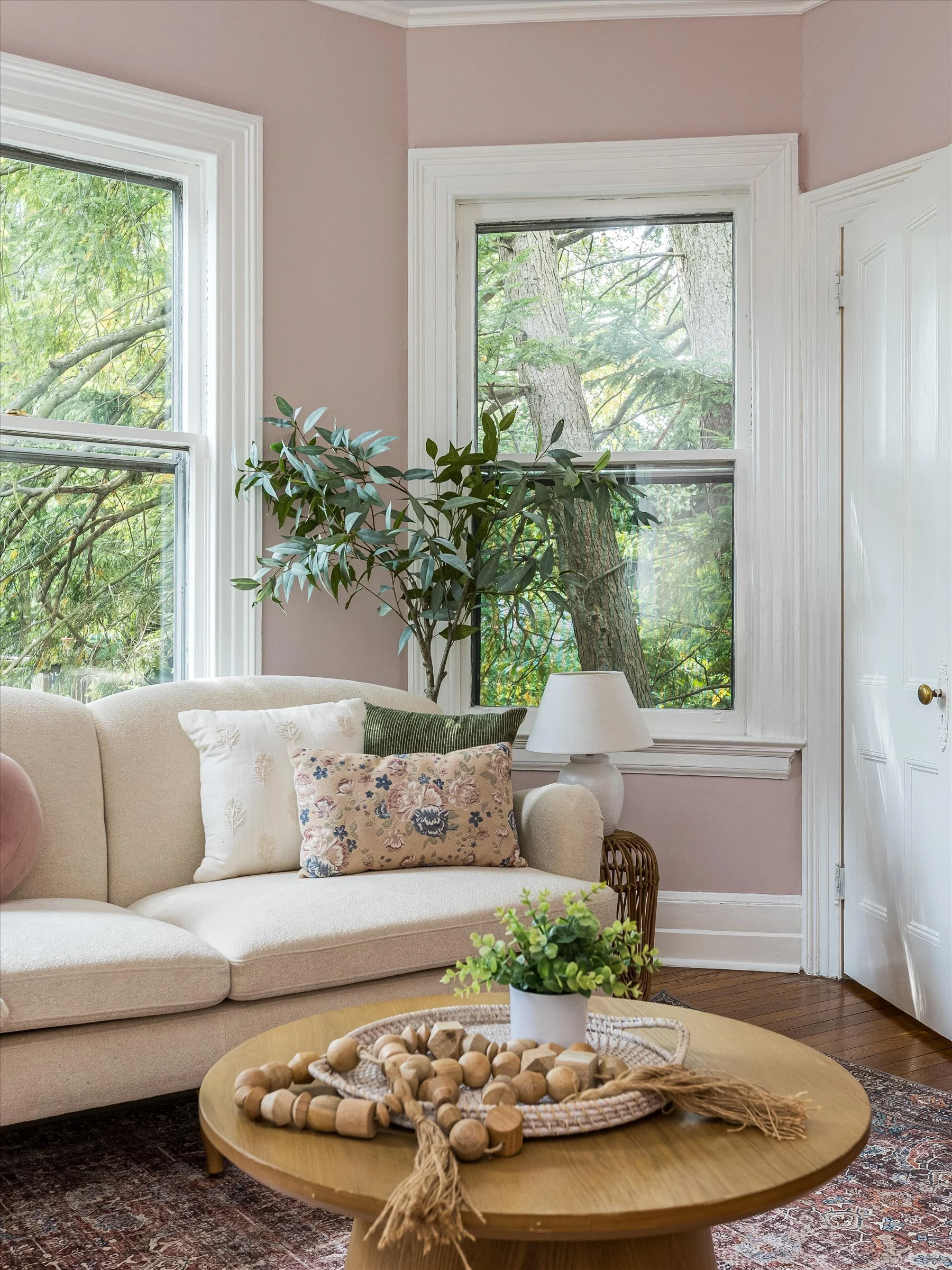32-Living Room.jpg