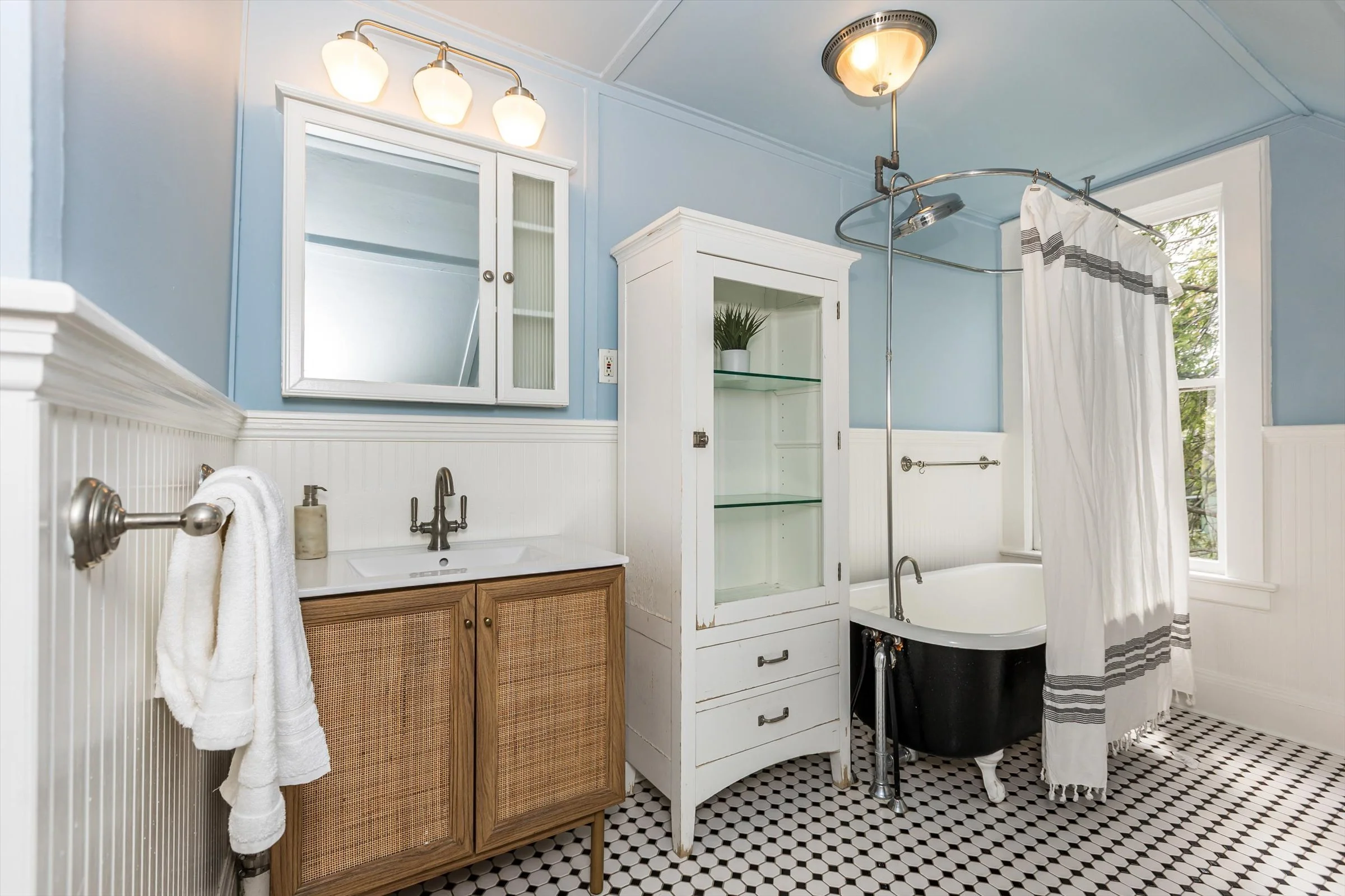 65-Bathroom.jpg