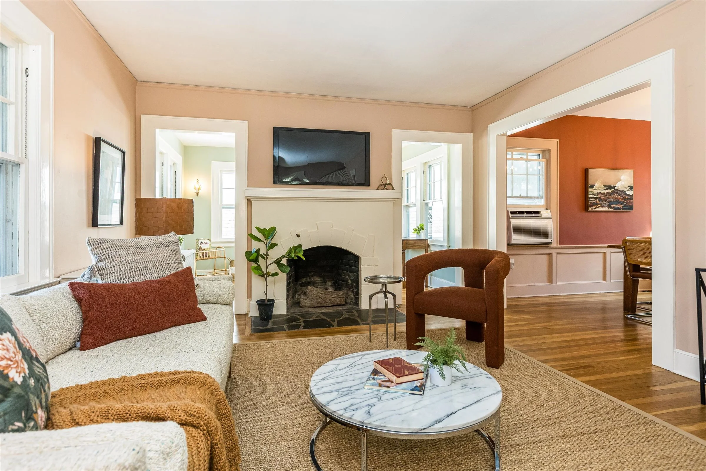 15-Living Room.jpg