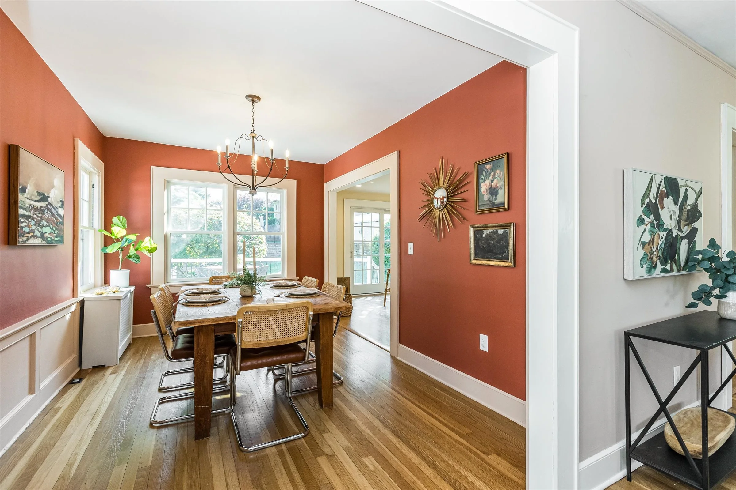 25-Dining Room.jpg