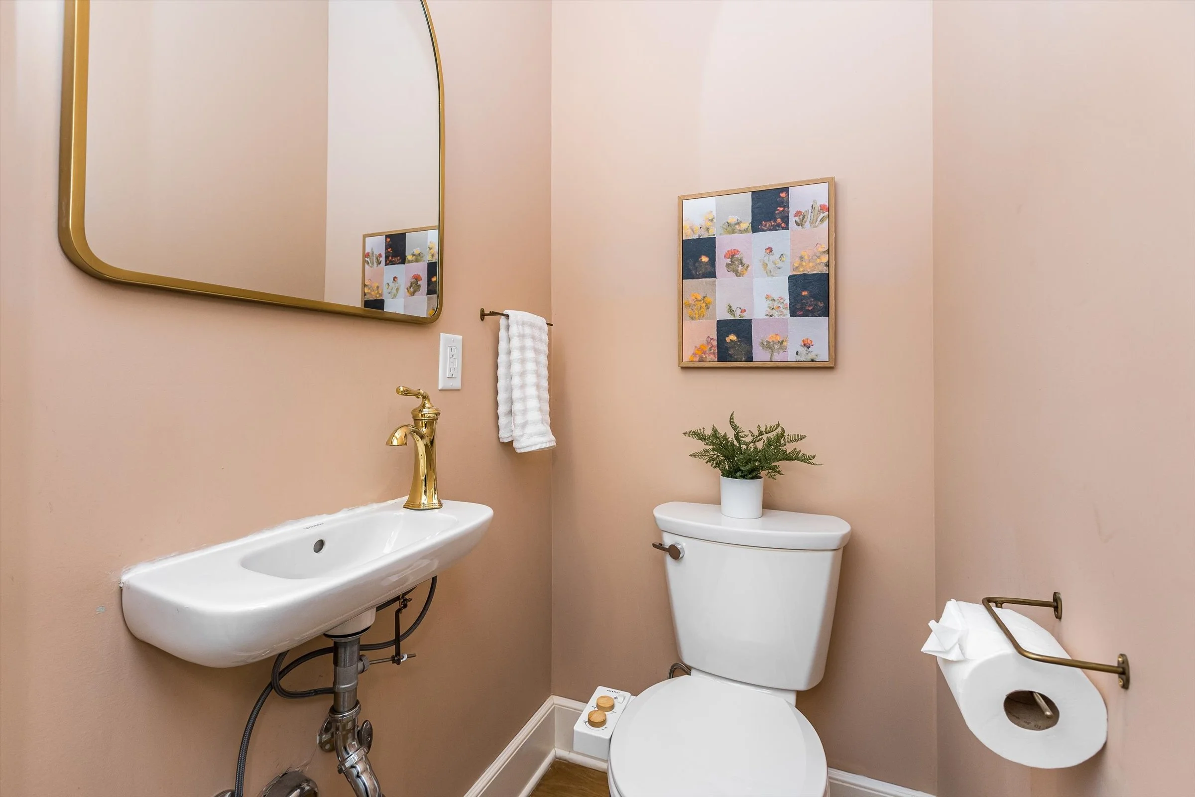 46-Powder Room.jpg