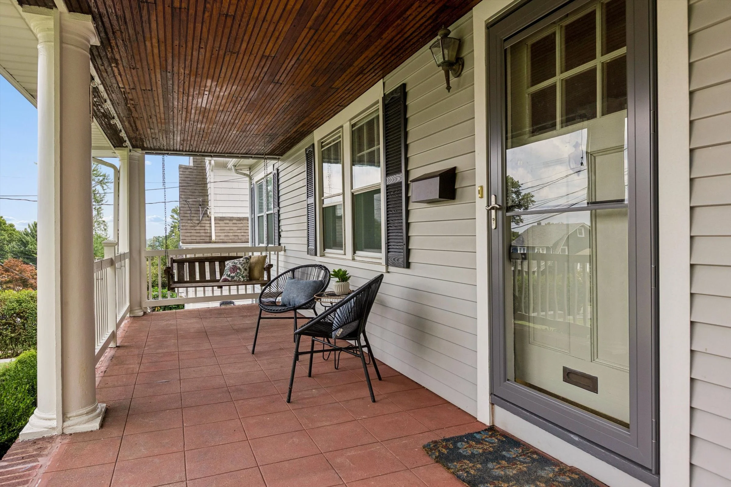 08-Front Porch.jpg
