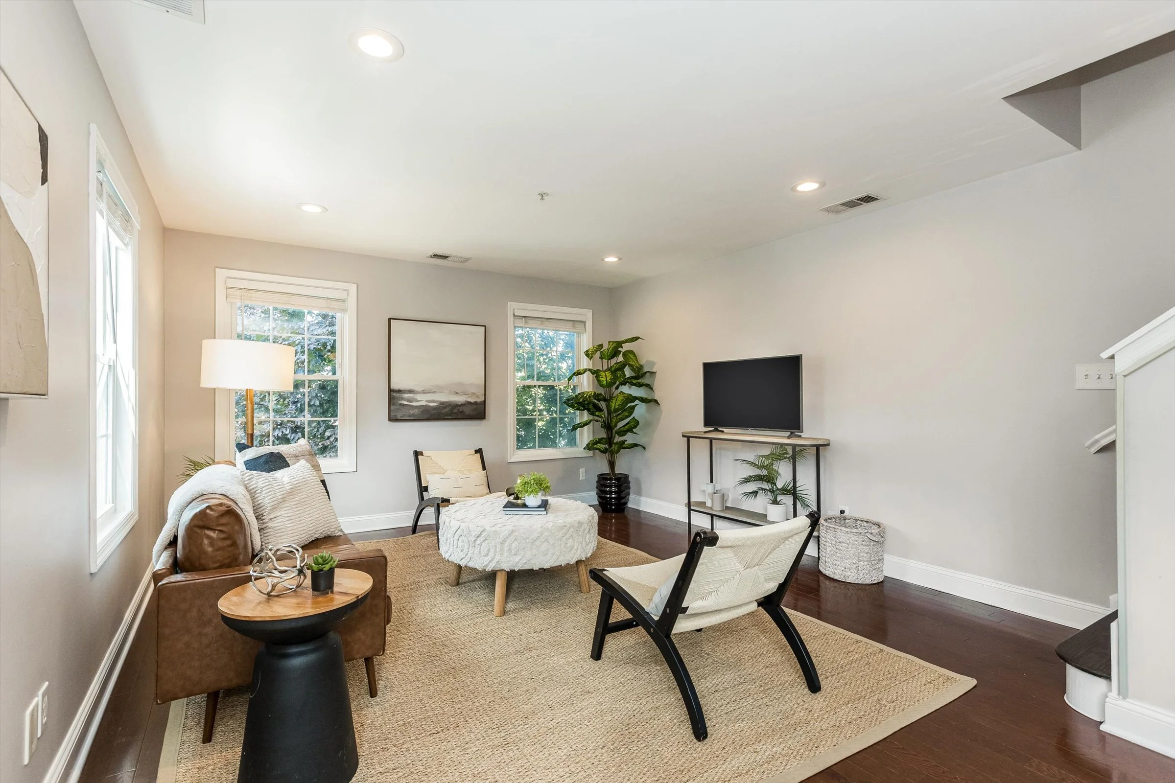 25-Living Room.jpg