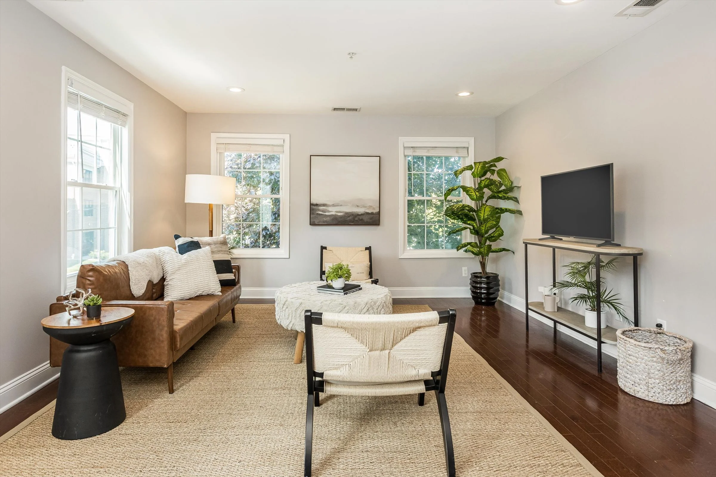 27-Living Room.jpg