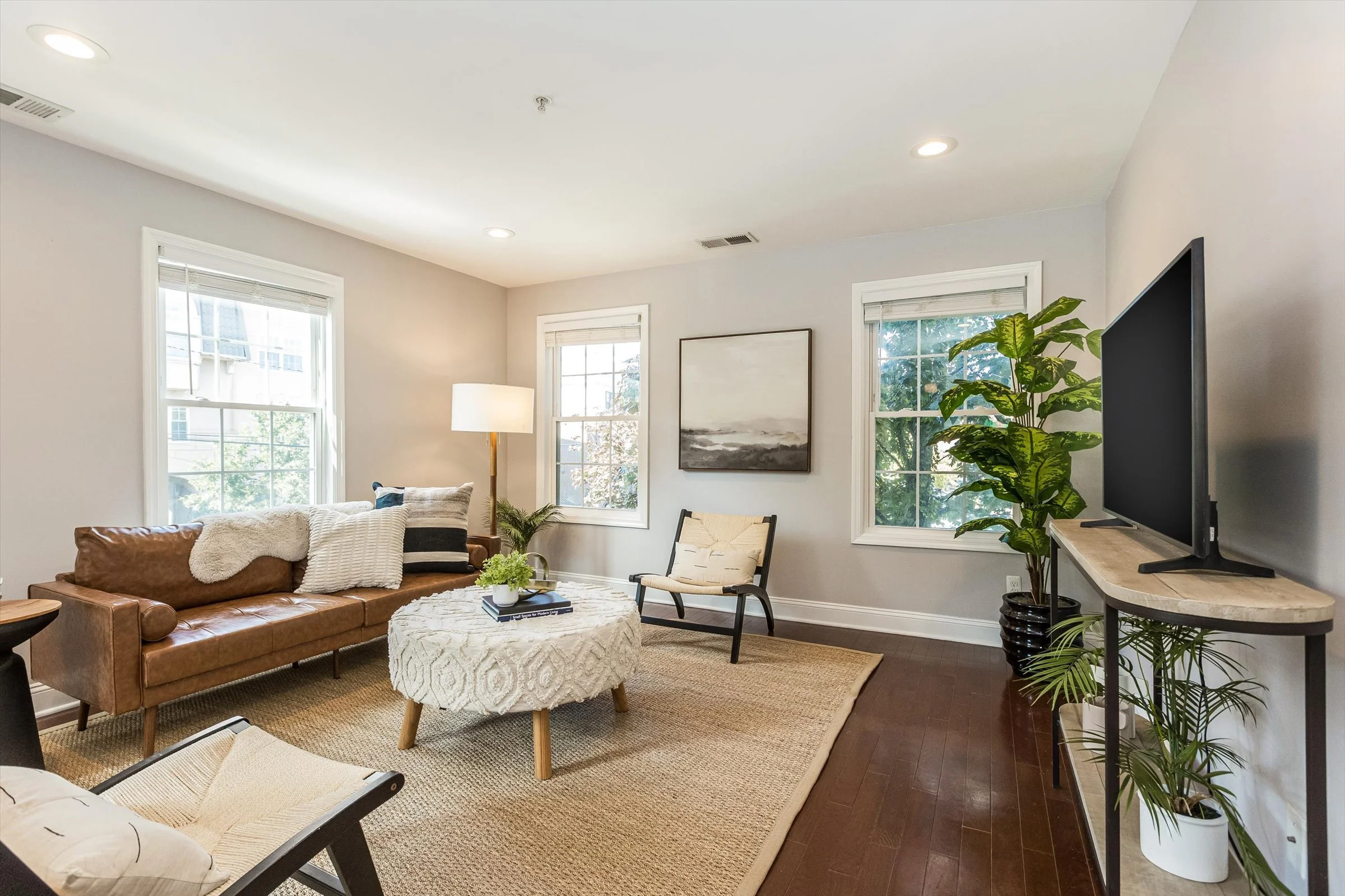 29-Living Room.jpg