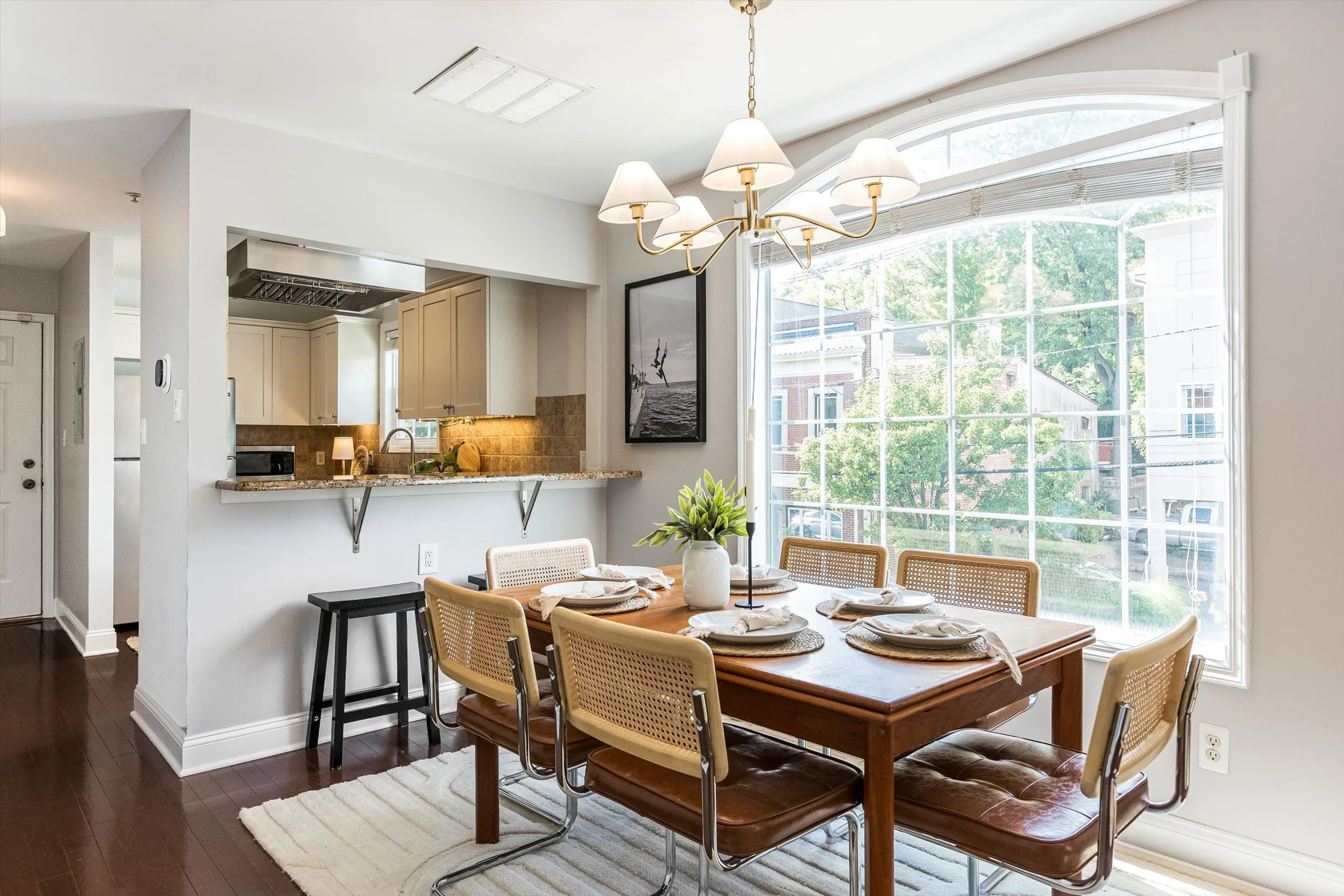 15-Dining Area.jpg