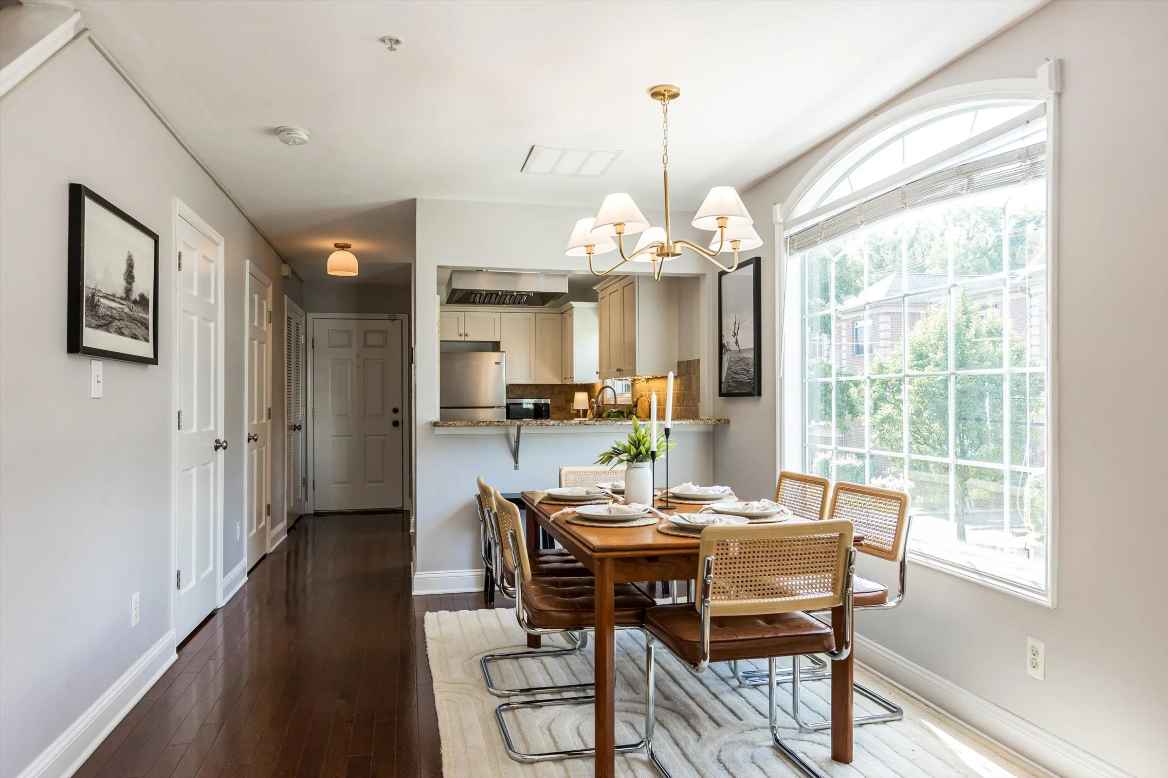 16-Dining Area.jpg