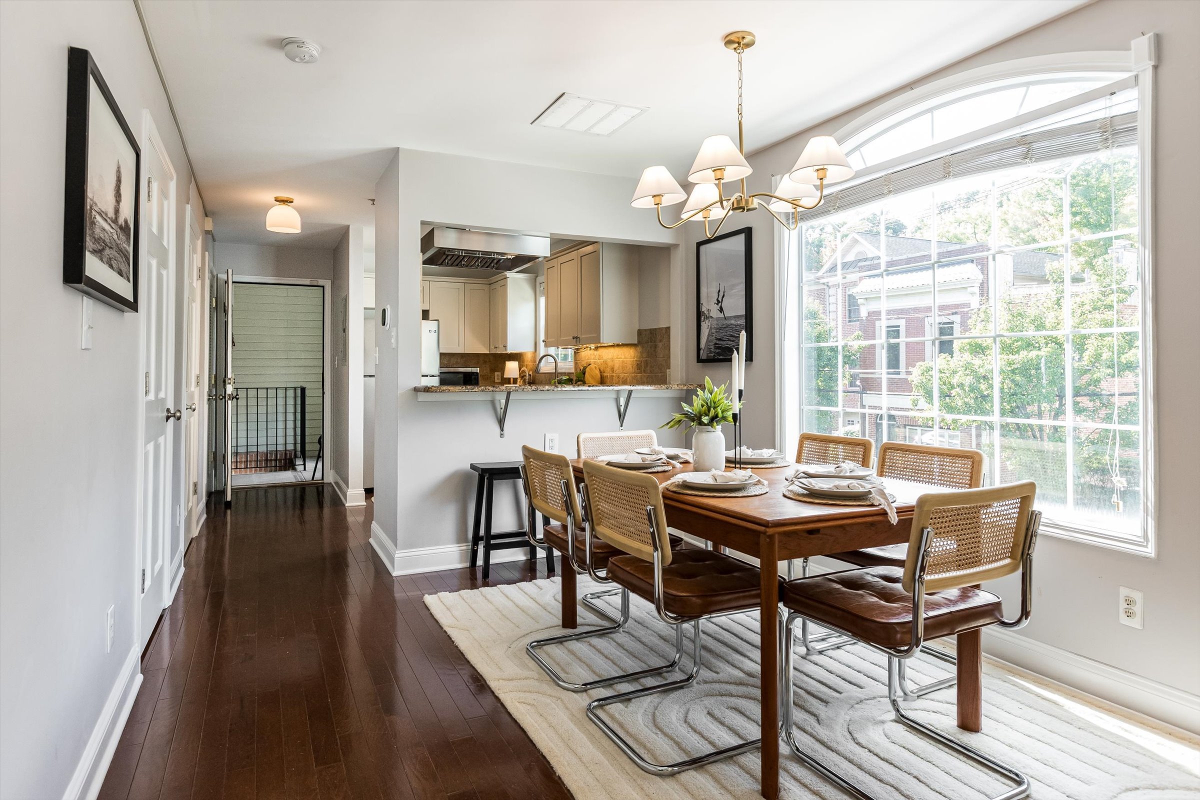 17-Dining Area.jpg