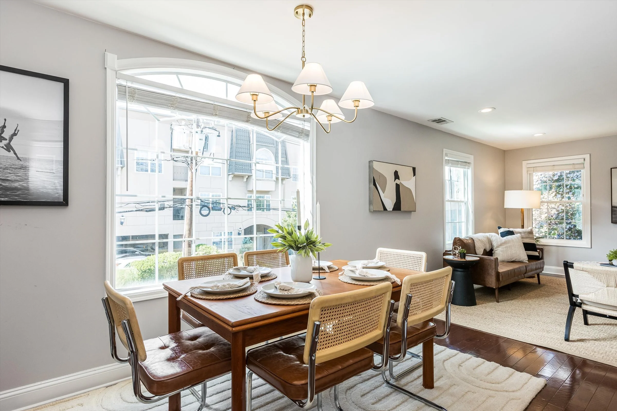 20-Dining Area.jpg
