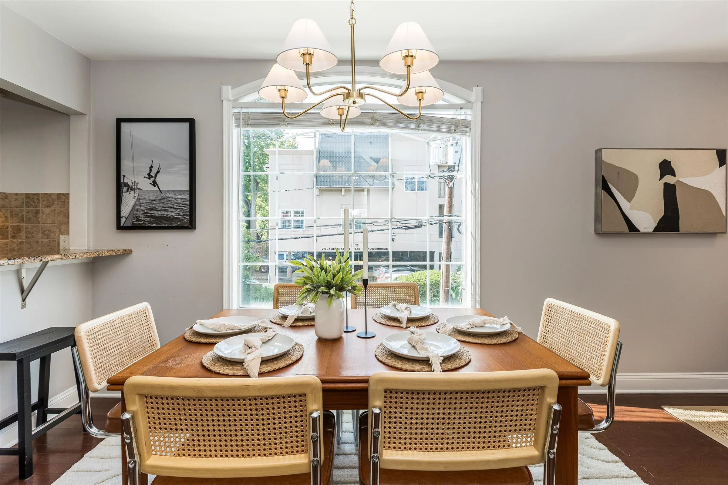 21-Dining Area.jpg