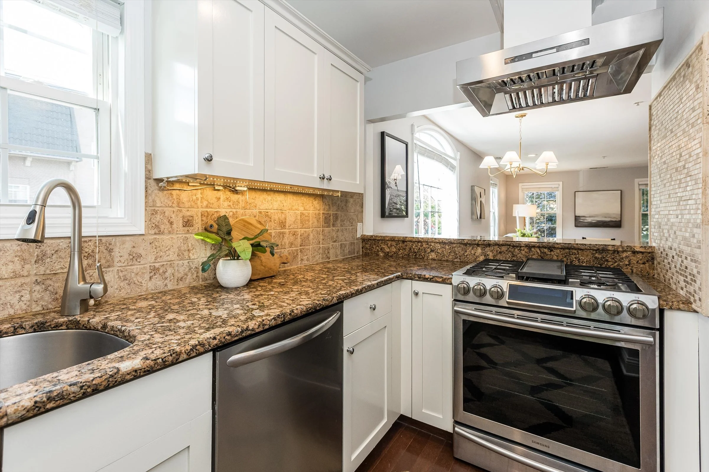 10-Kitchen.jpg