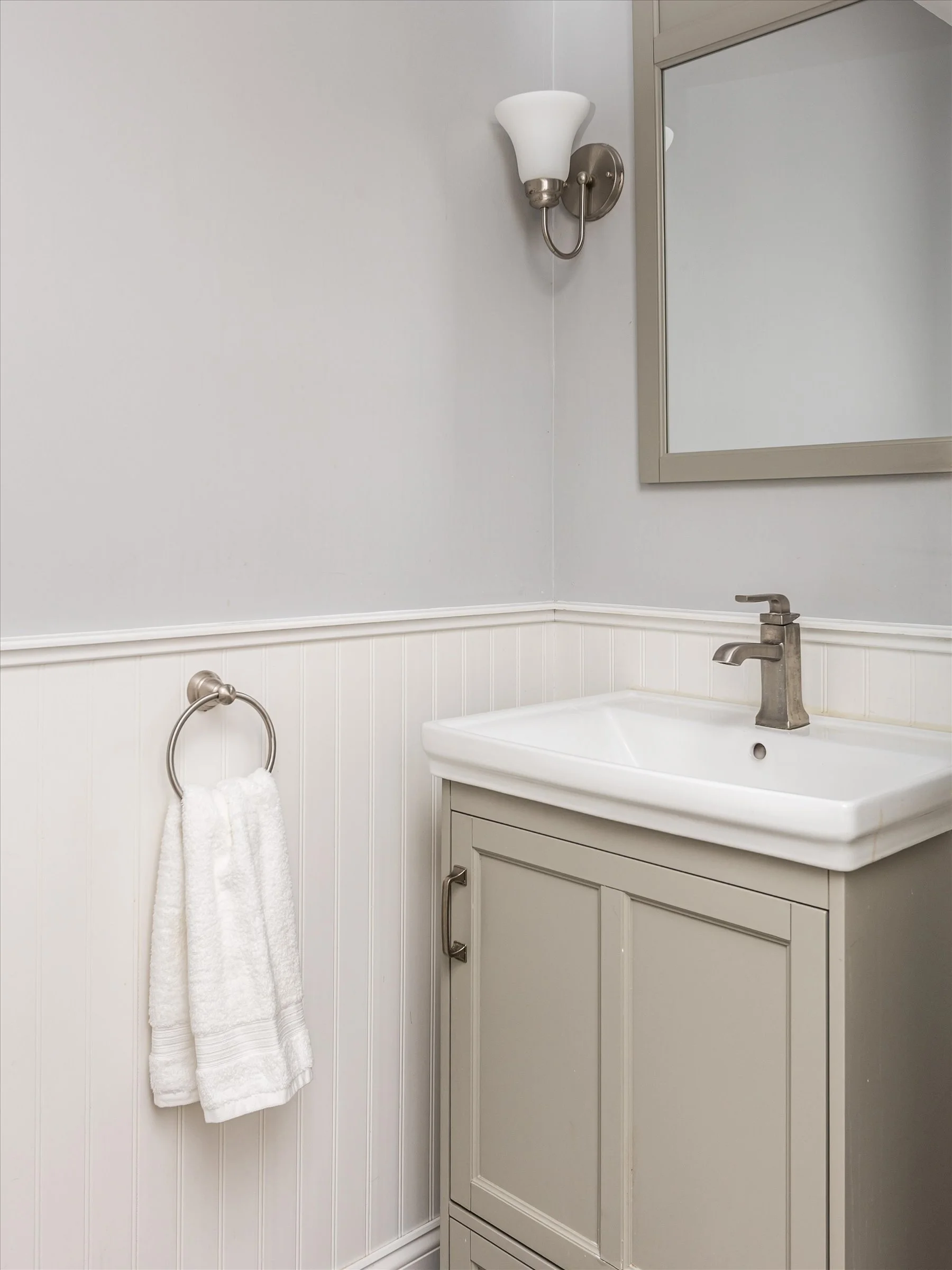 24-Powder Room.jpg