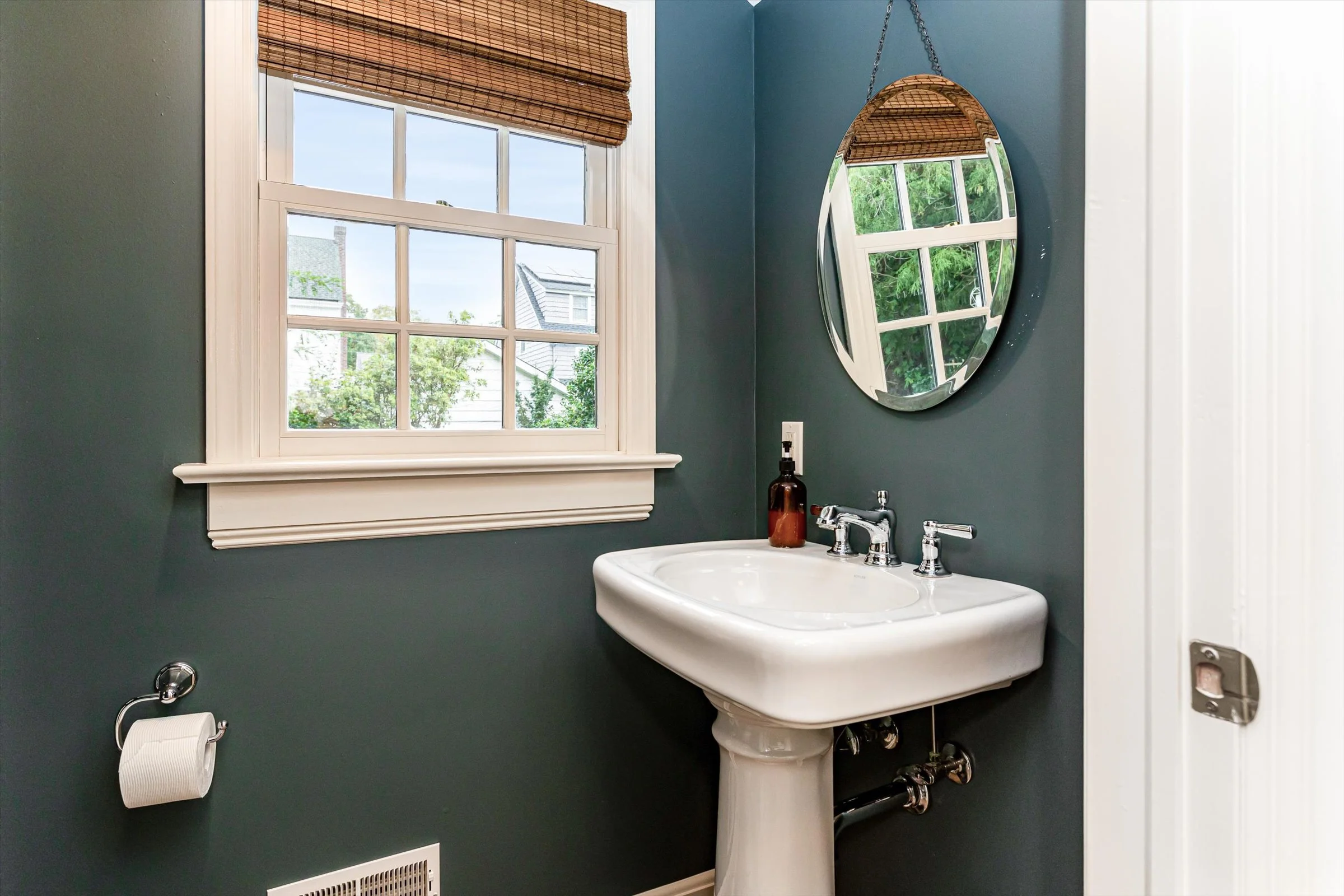 32-Powder Room.jpg