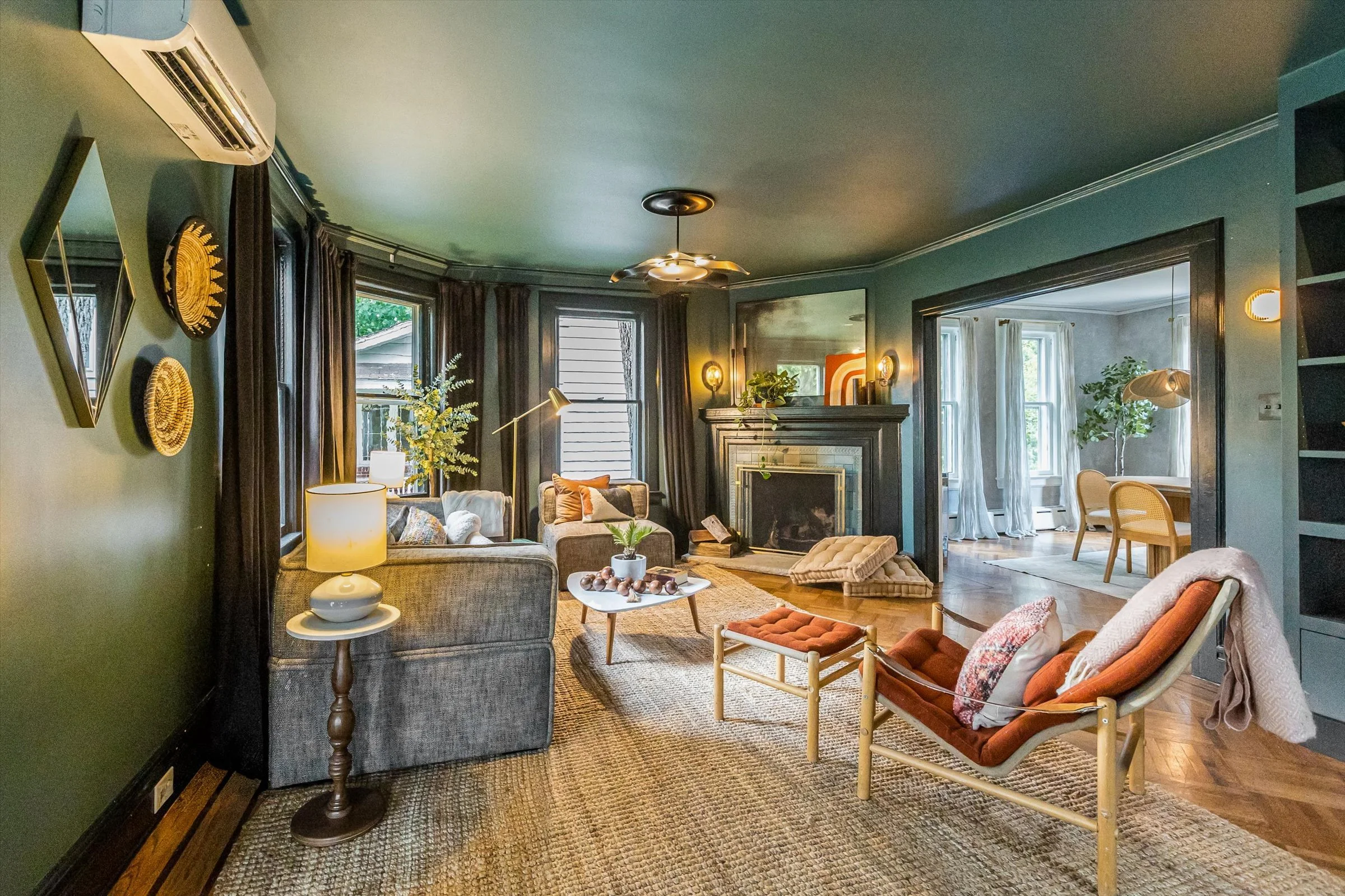 10-Living Room.jpg