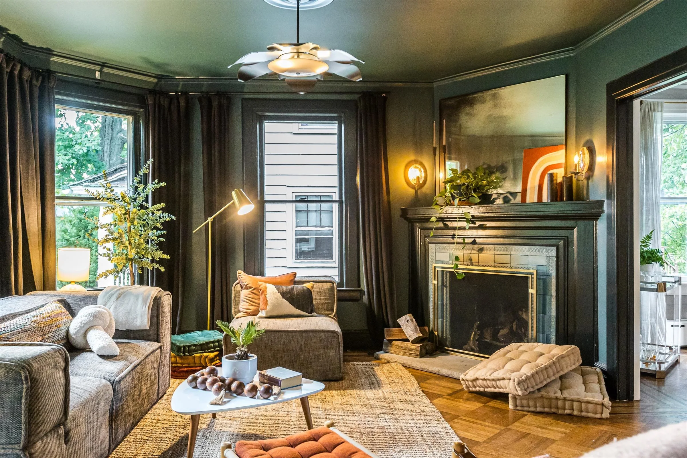 12-Living Room.jpg