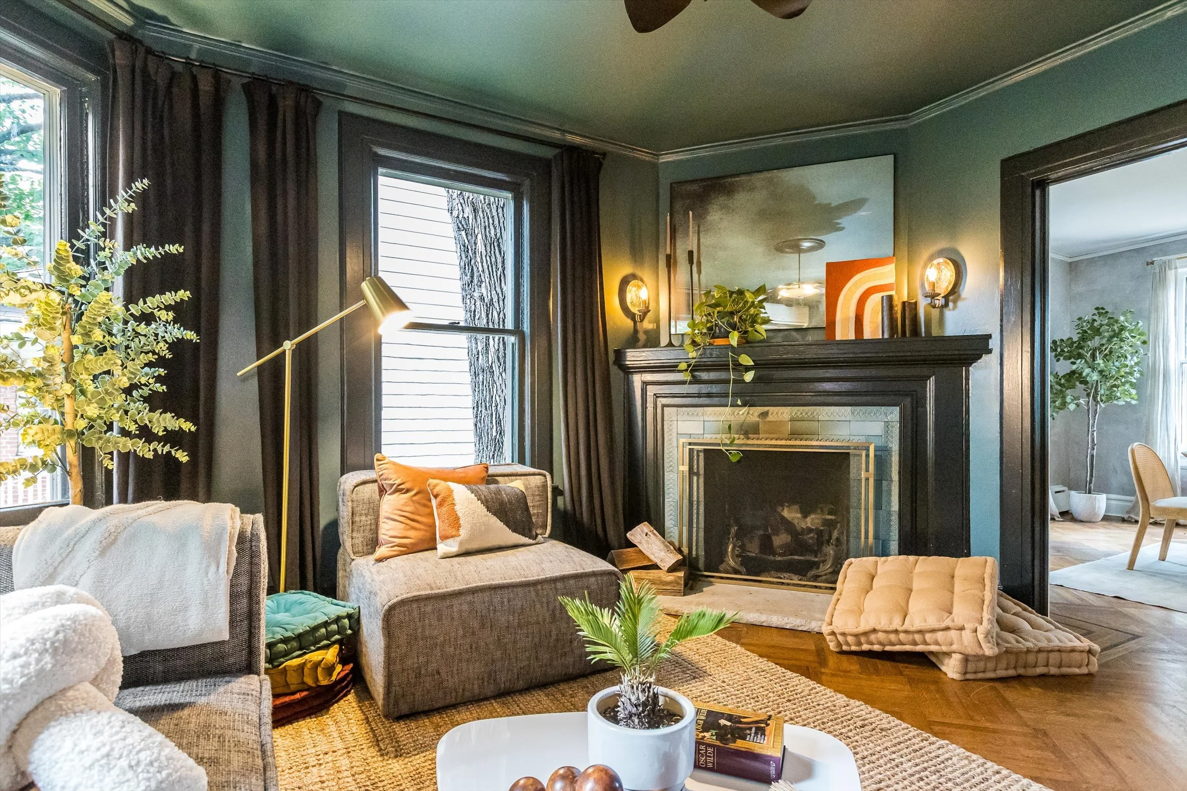 13-Living Room.jpg