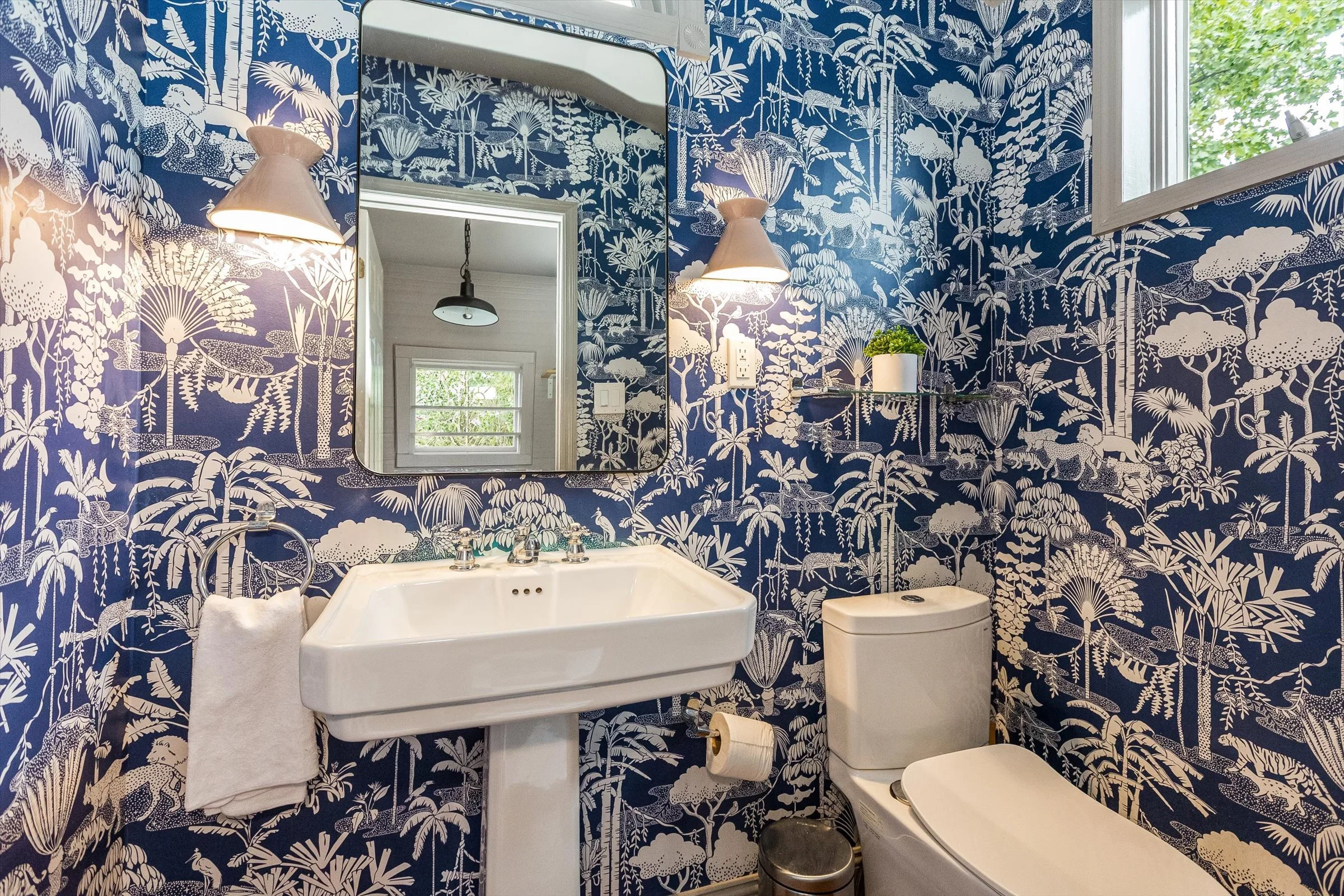 40-Powder Room.jpg