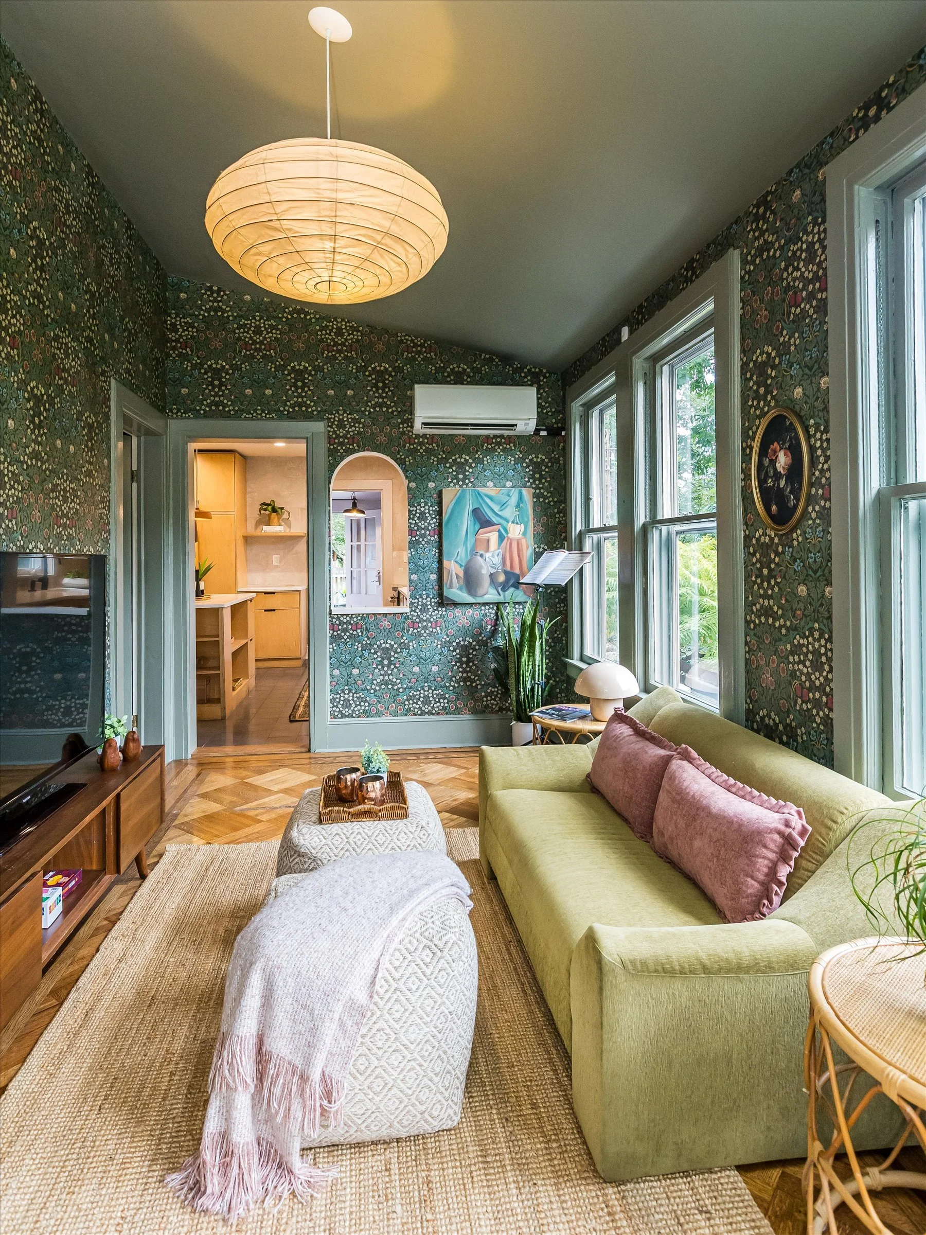 44-Sun Room.jpg